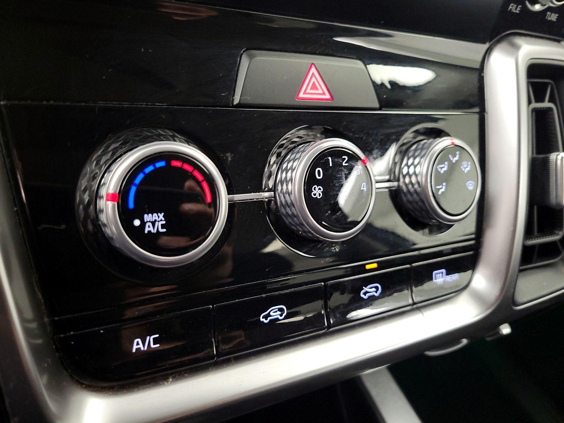 Thumbnail: 2023 Kia Sorento - 16