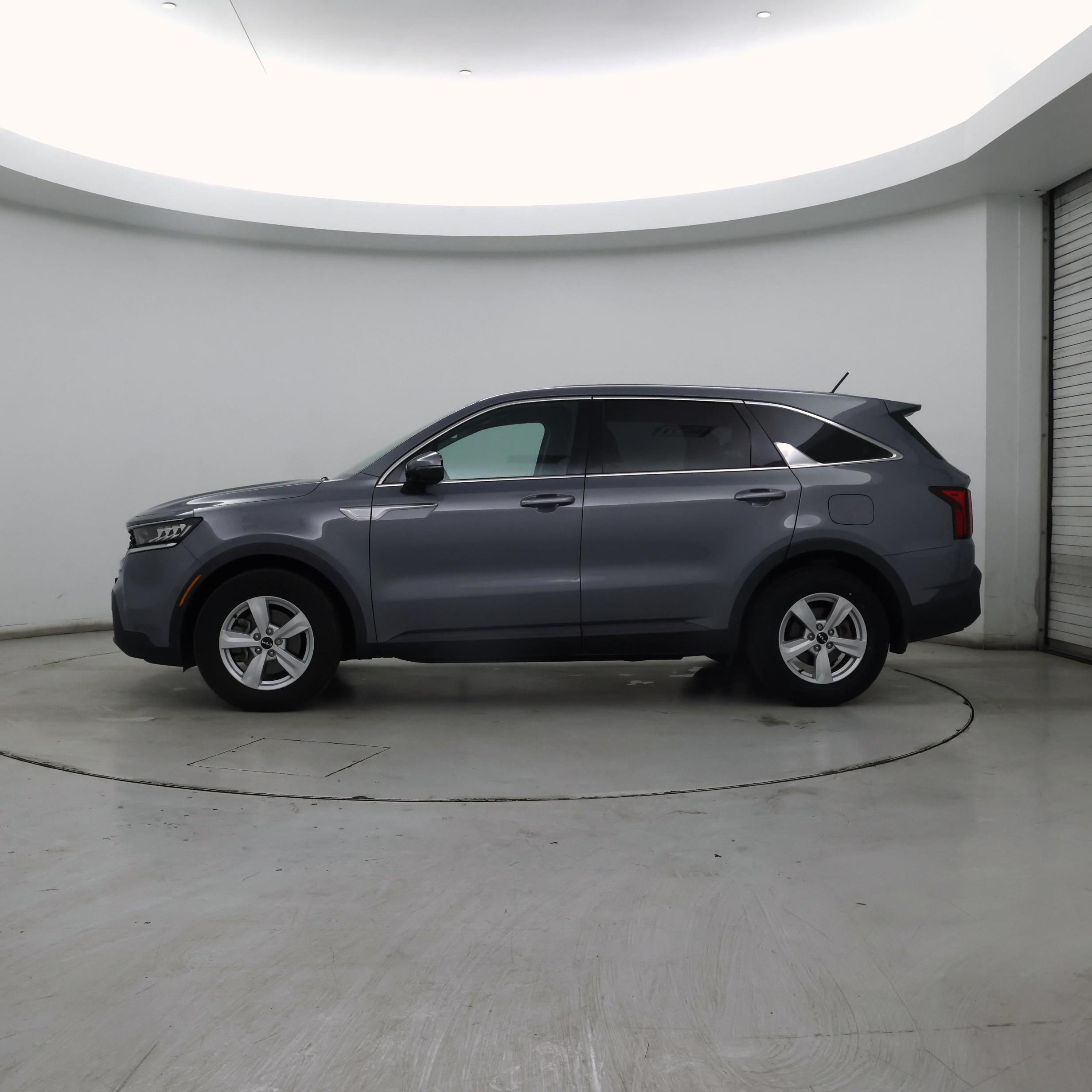 Thumbnail: 2023 Kia Sorento - 3