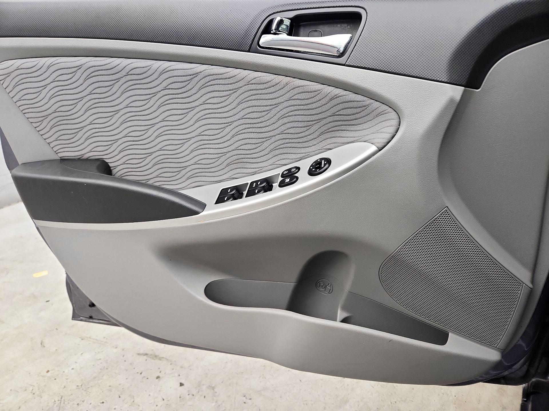 Thumbnail: 2014 Hyundai Accent - 12