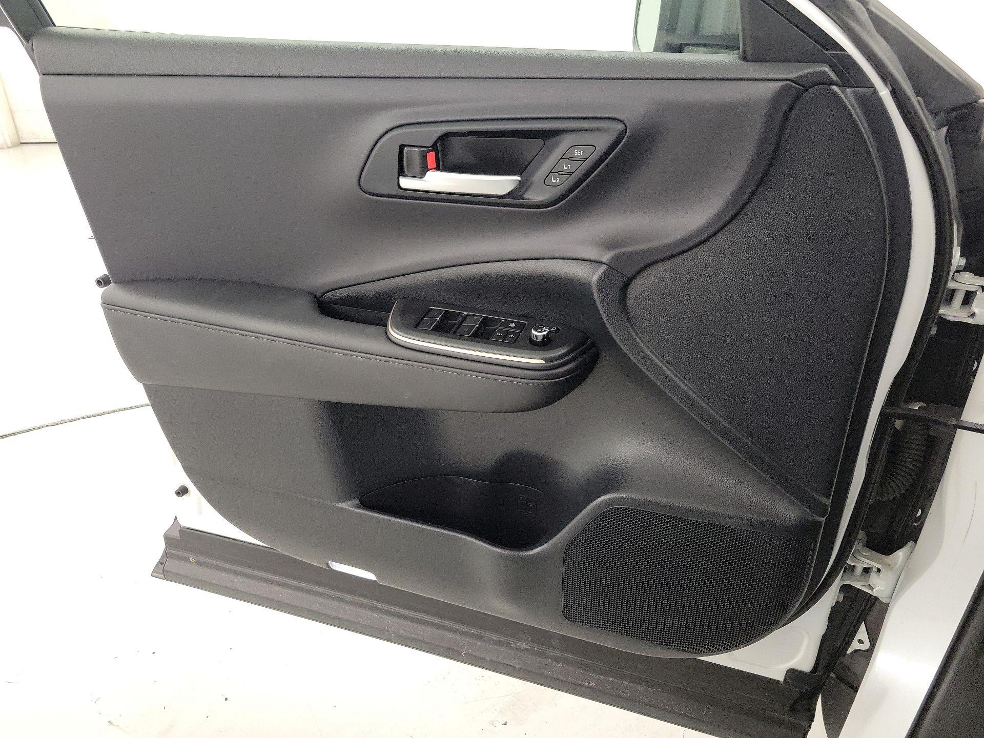 Thumbnail: 2023 Toyota Crown - 12