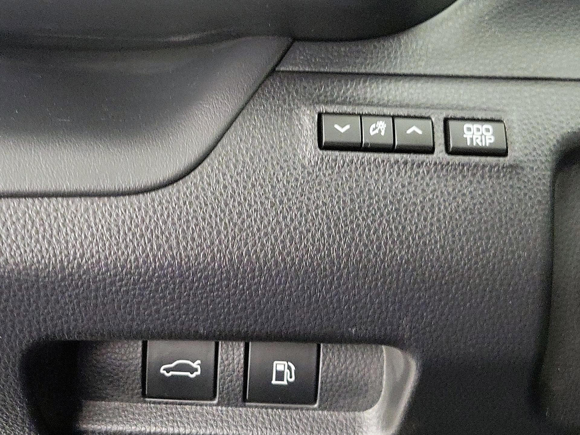 Thumbnail: 2023 Toyota Crown - 13