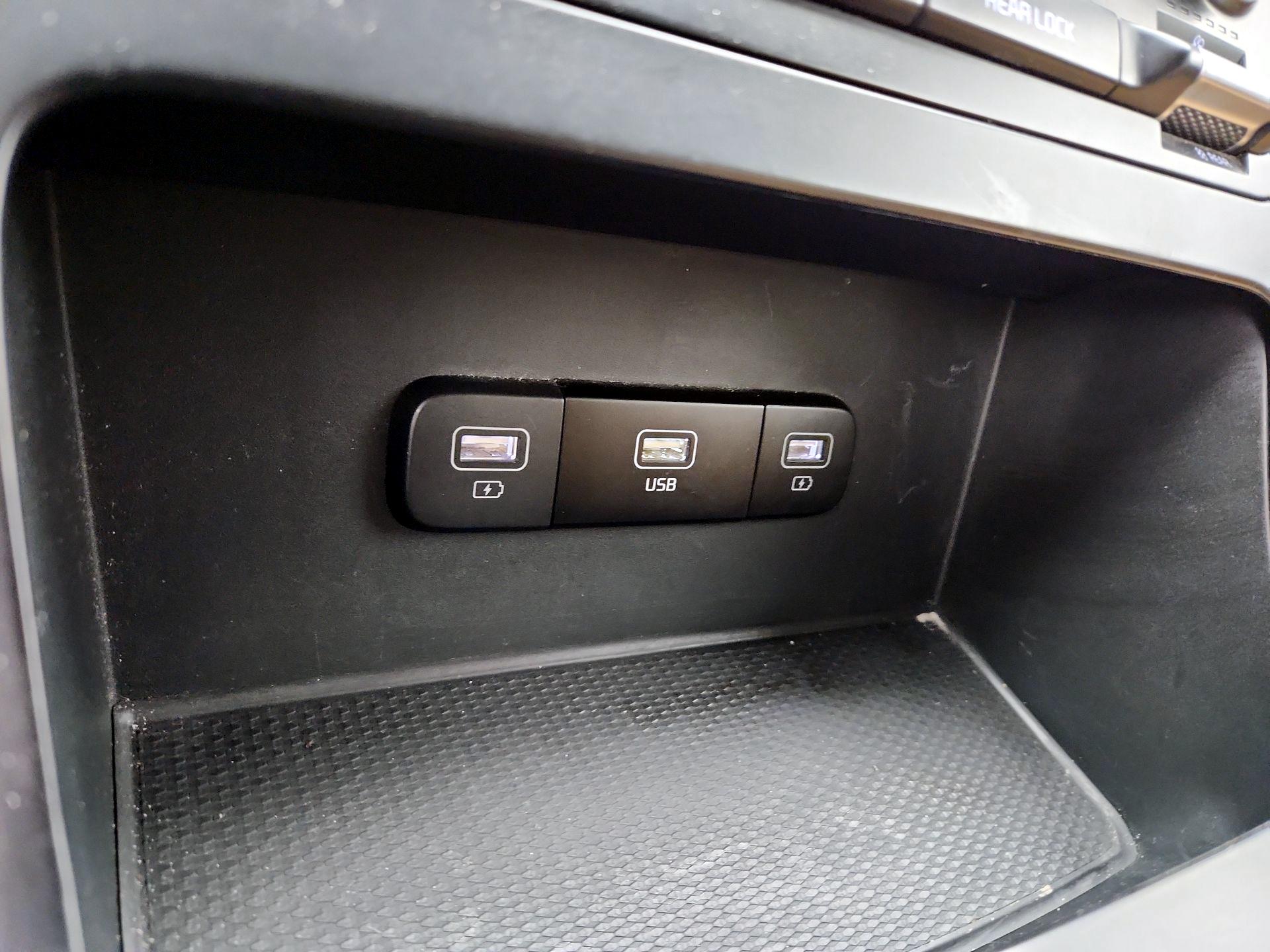 Thumbnail: 2024 Kia Carnival - 18