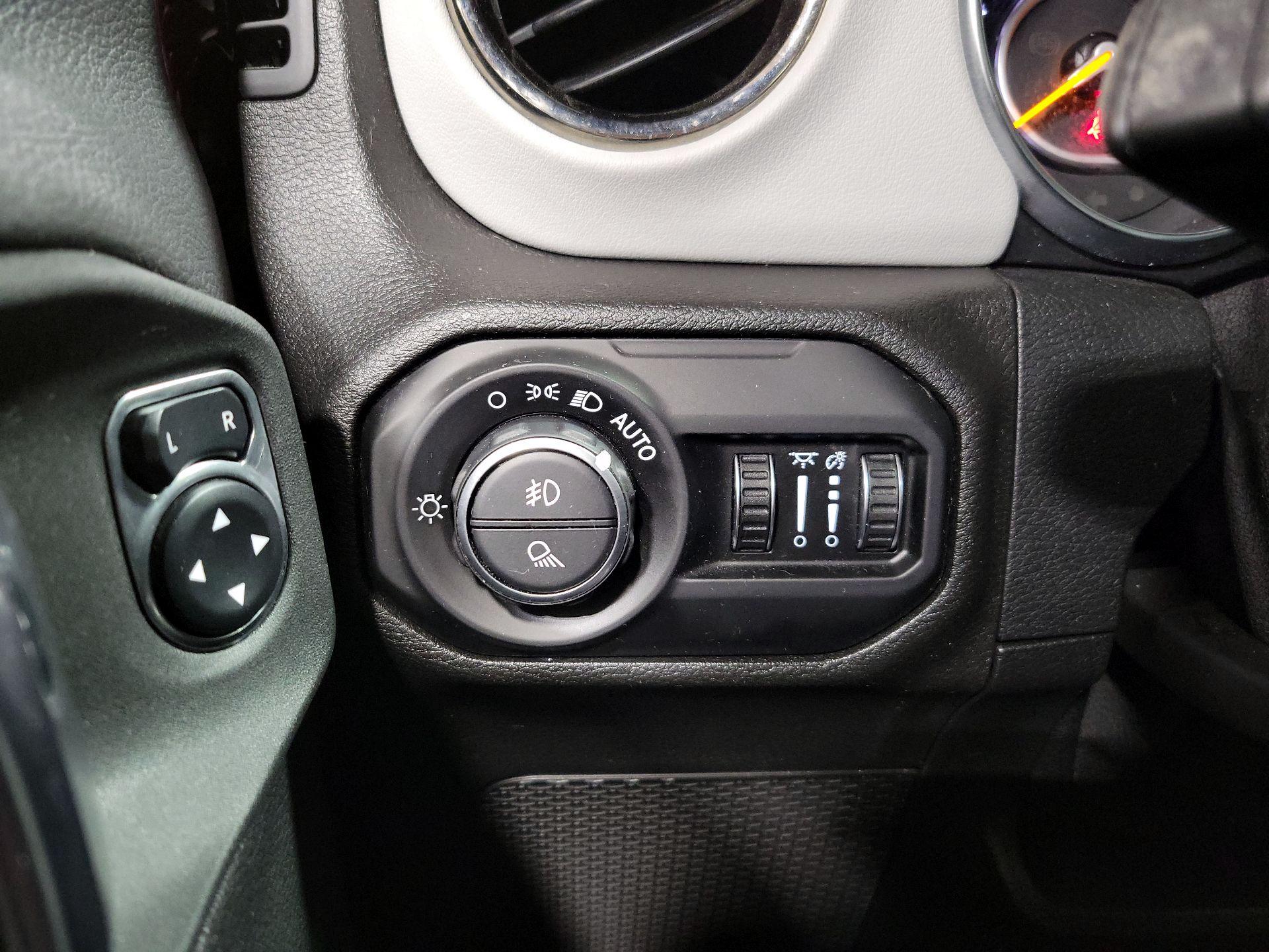 Thumbnail: 2021 Jeep Gladiator - 13