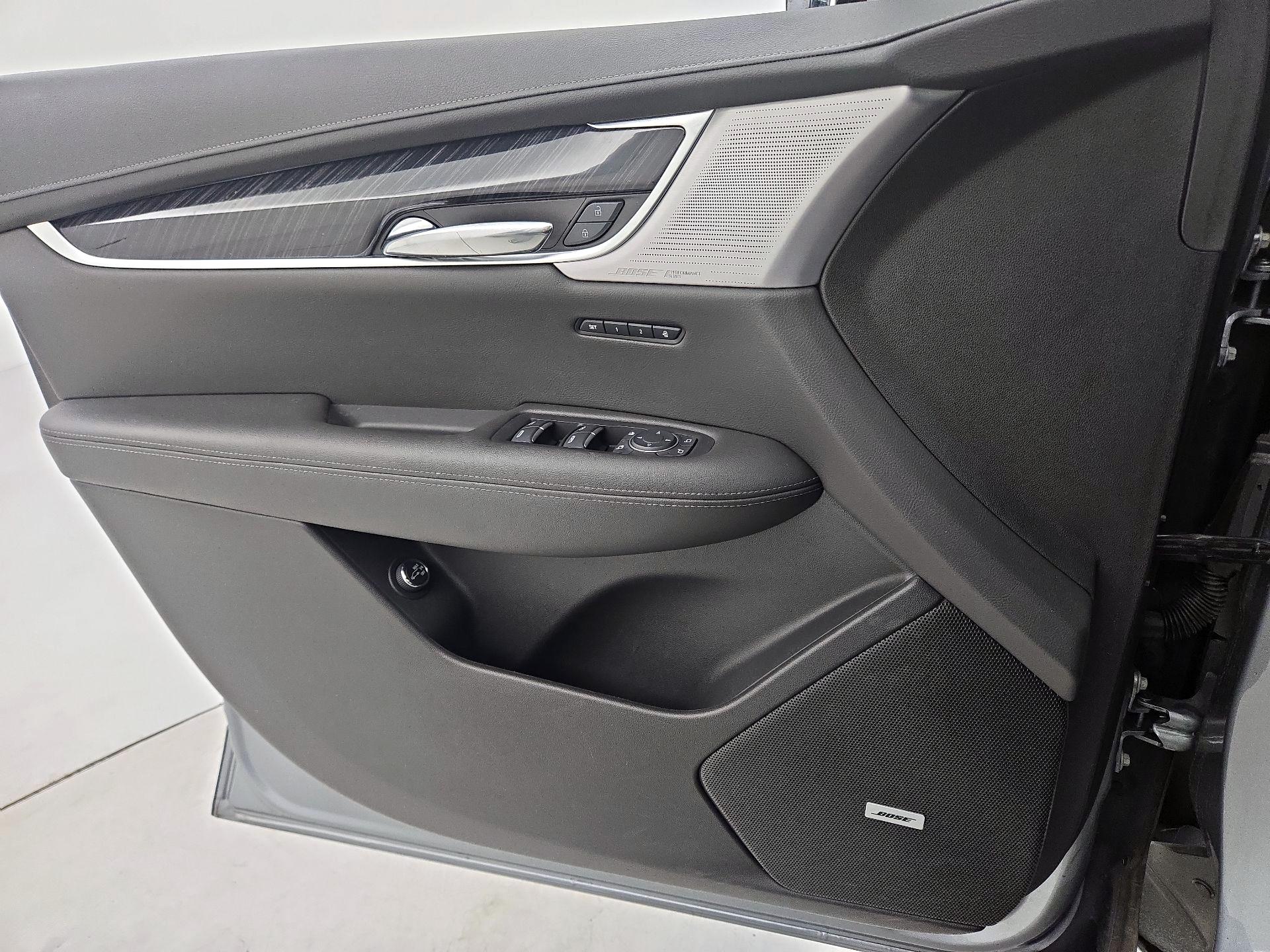 Thumbnail: 2025 Cadillac XT6 - 12