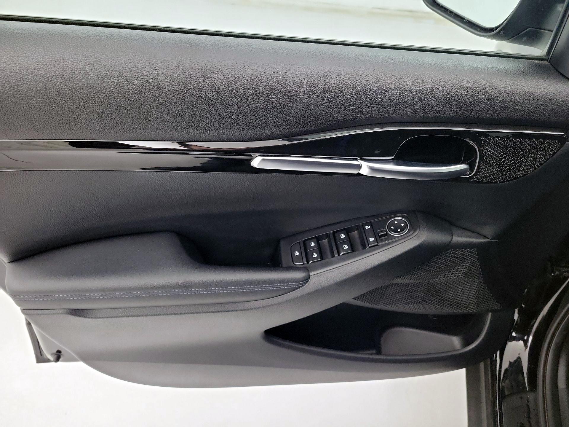 Thumbnail: 2023 Kia Seltos - 12