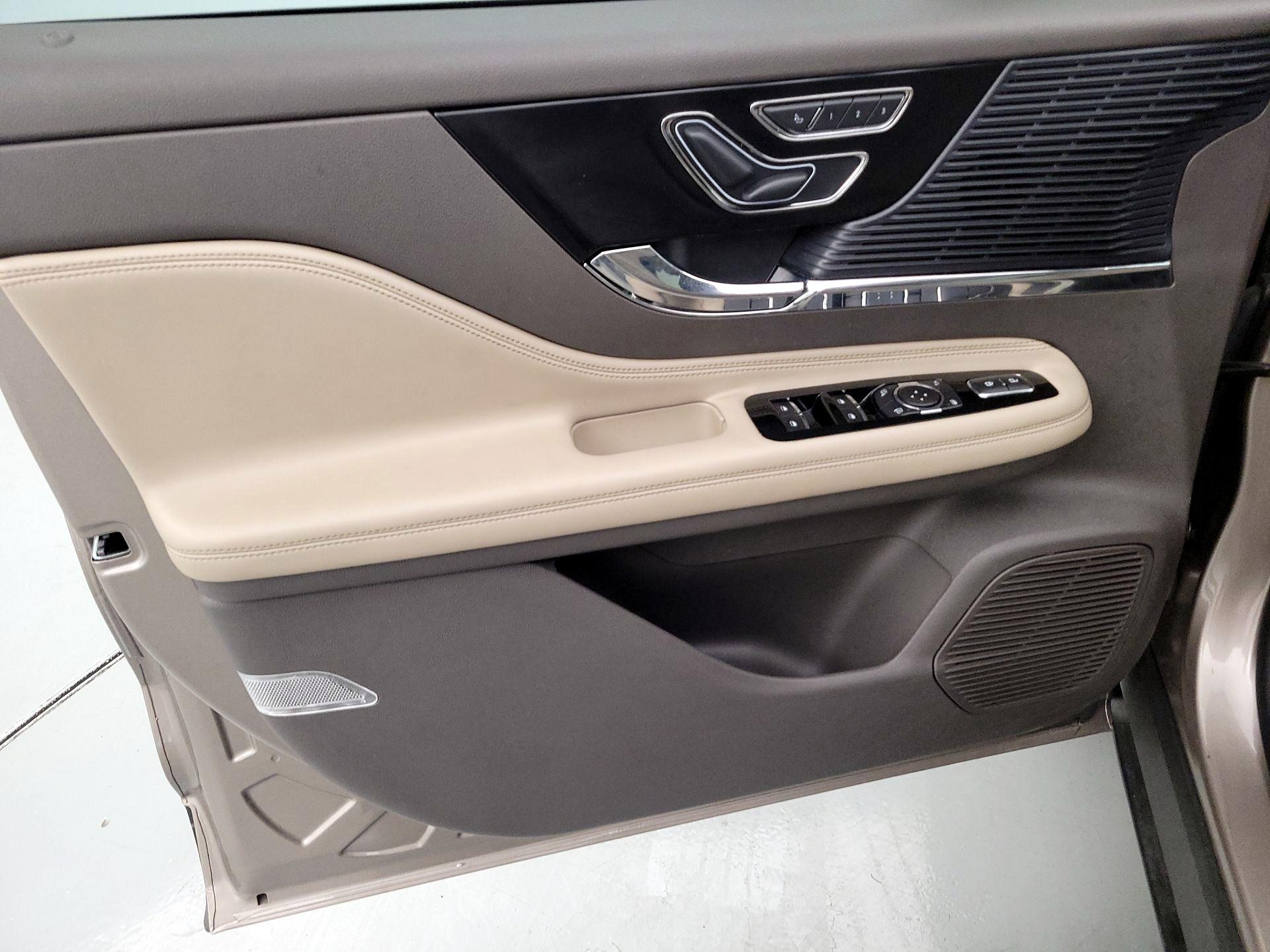 Thumbnail: 2021 Lincoln Corsair - 12