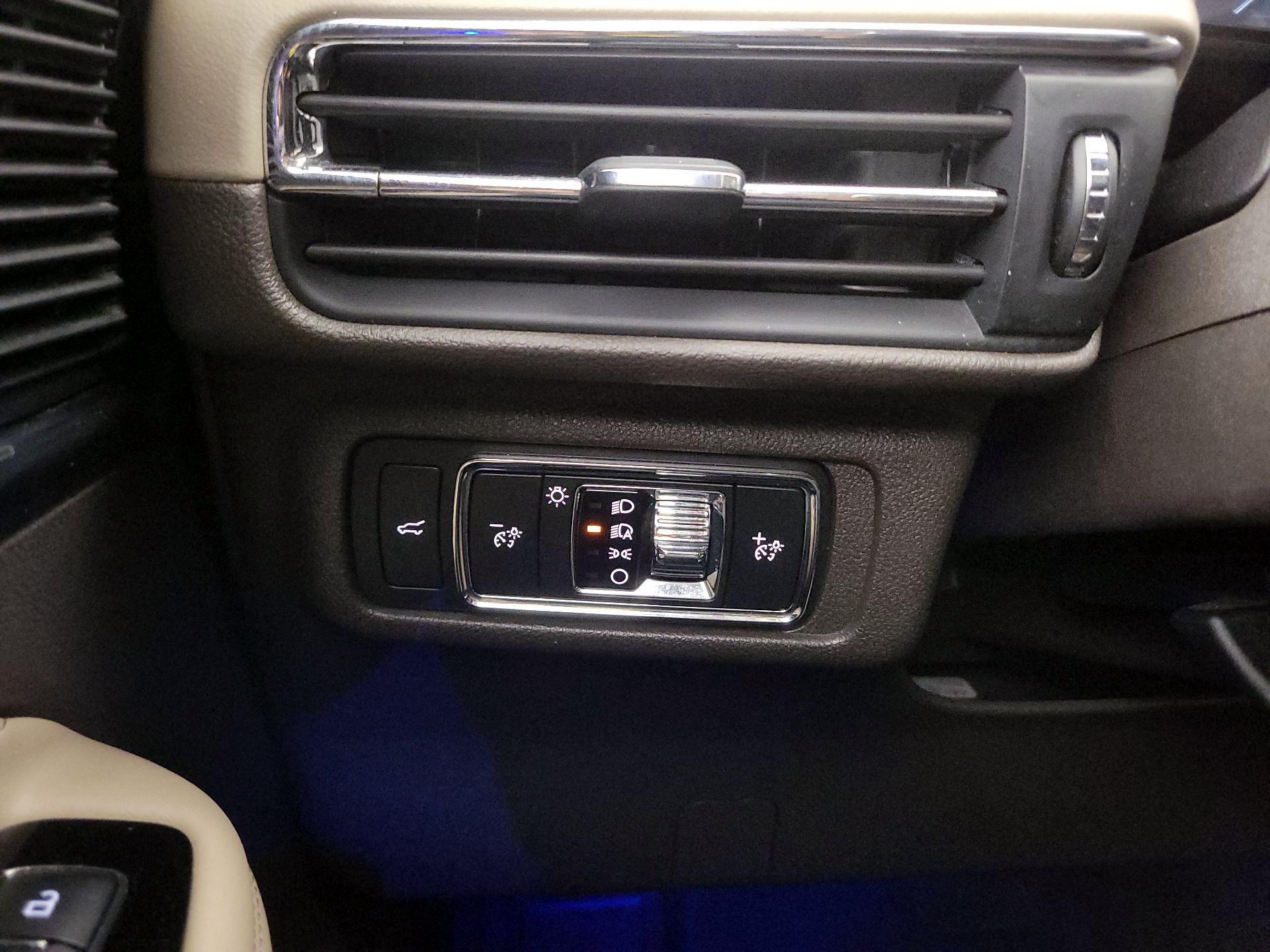 Thumbnail: 2021 Lincoln Corsair - 13