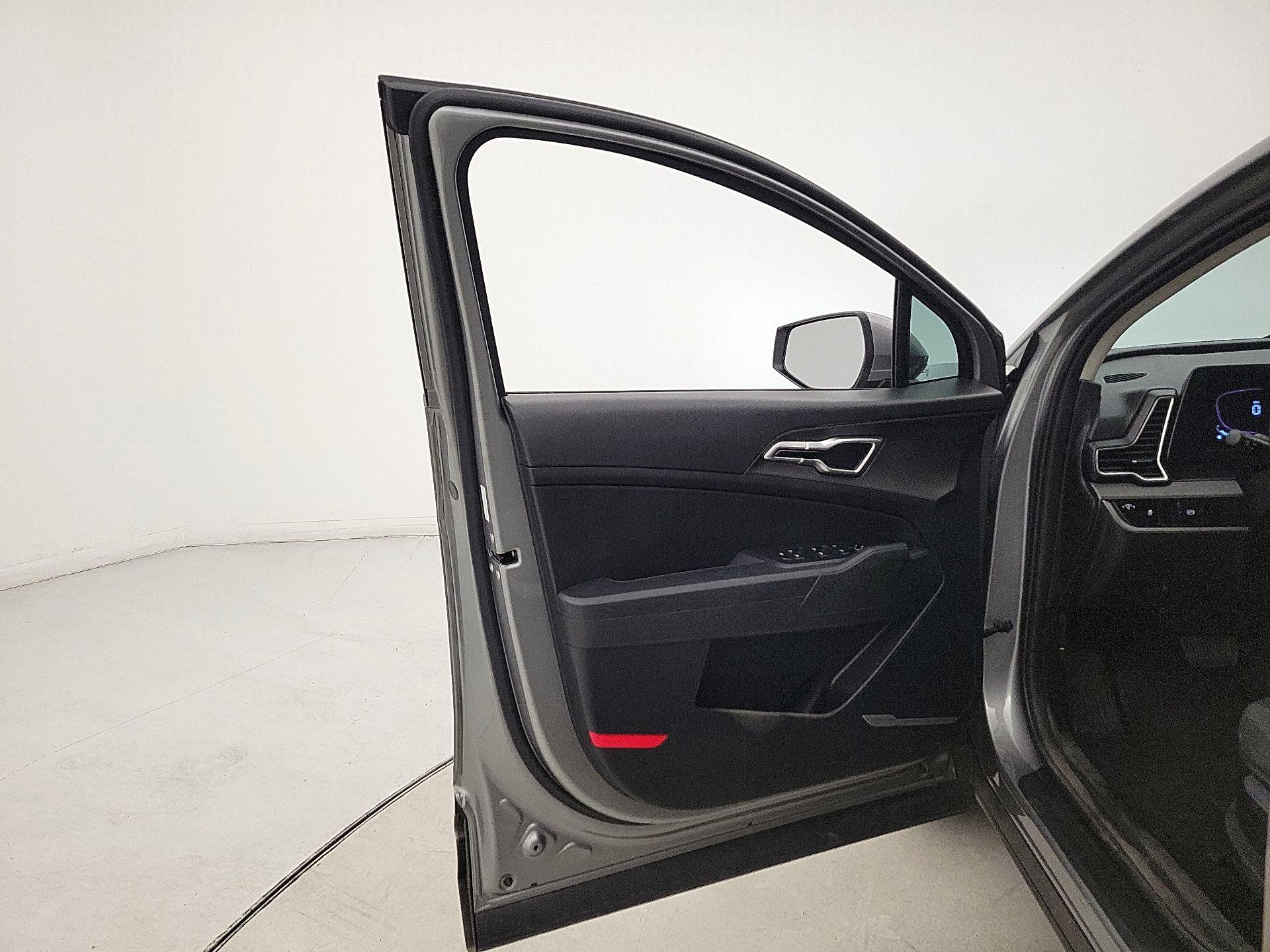 Thumbnail: 2023 Kia Sportage - 12