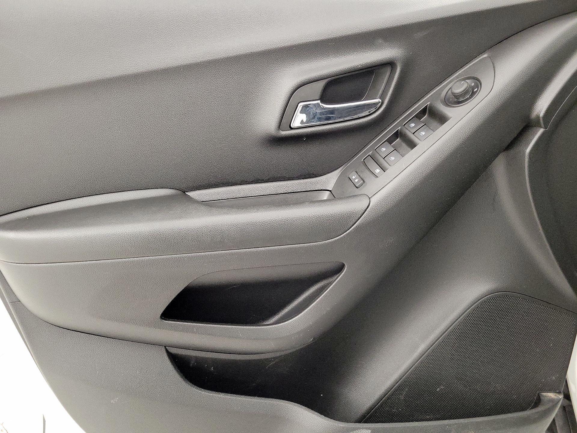 Thumbnail: 2022 Chevrolet Trax - 12