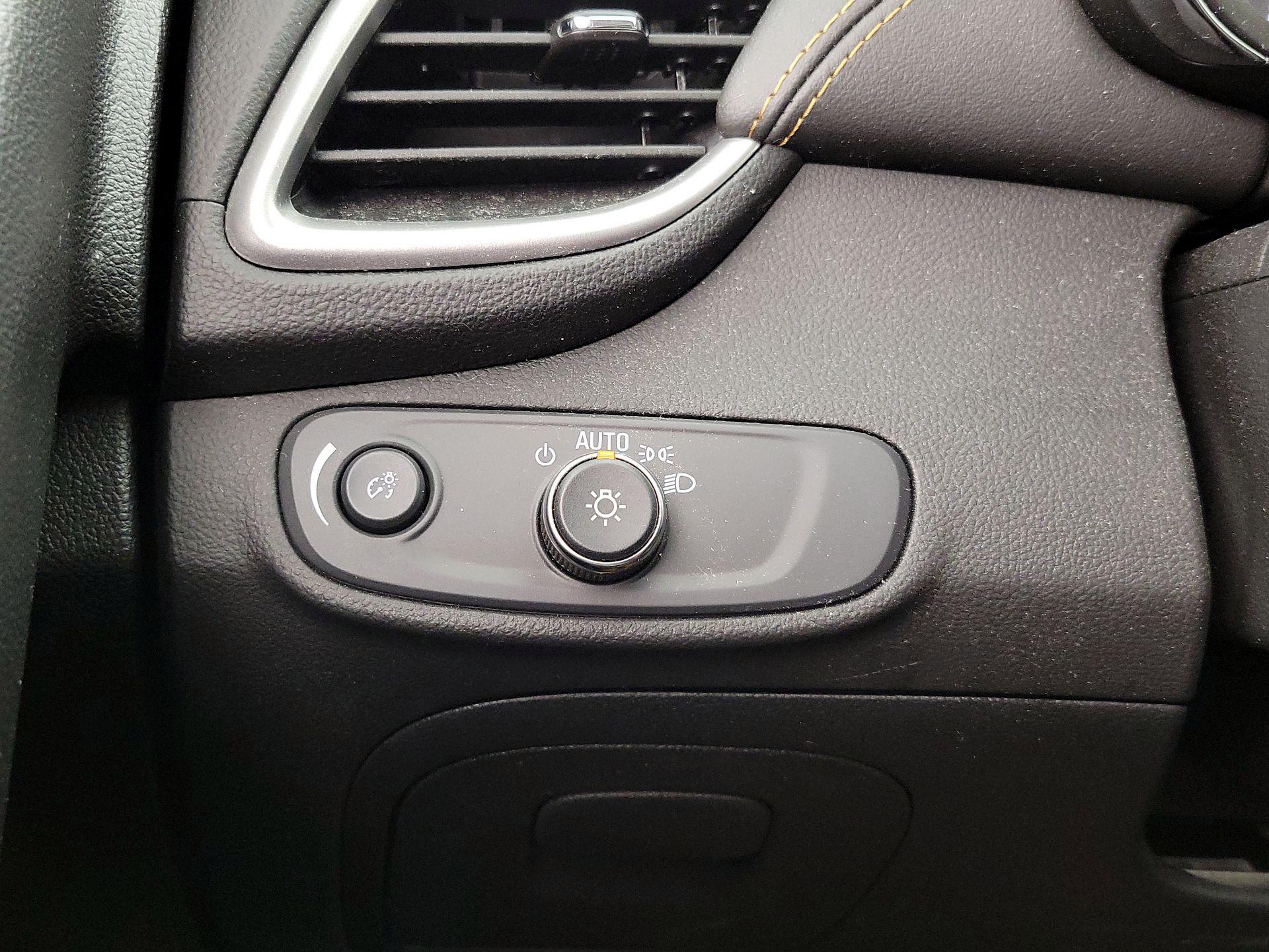 Thumbnail: 2022 Chevrolet Trax - 13