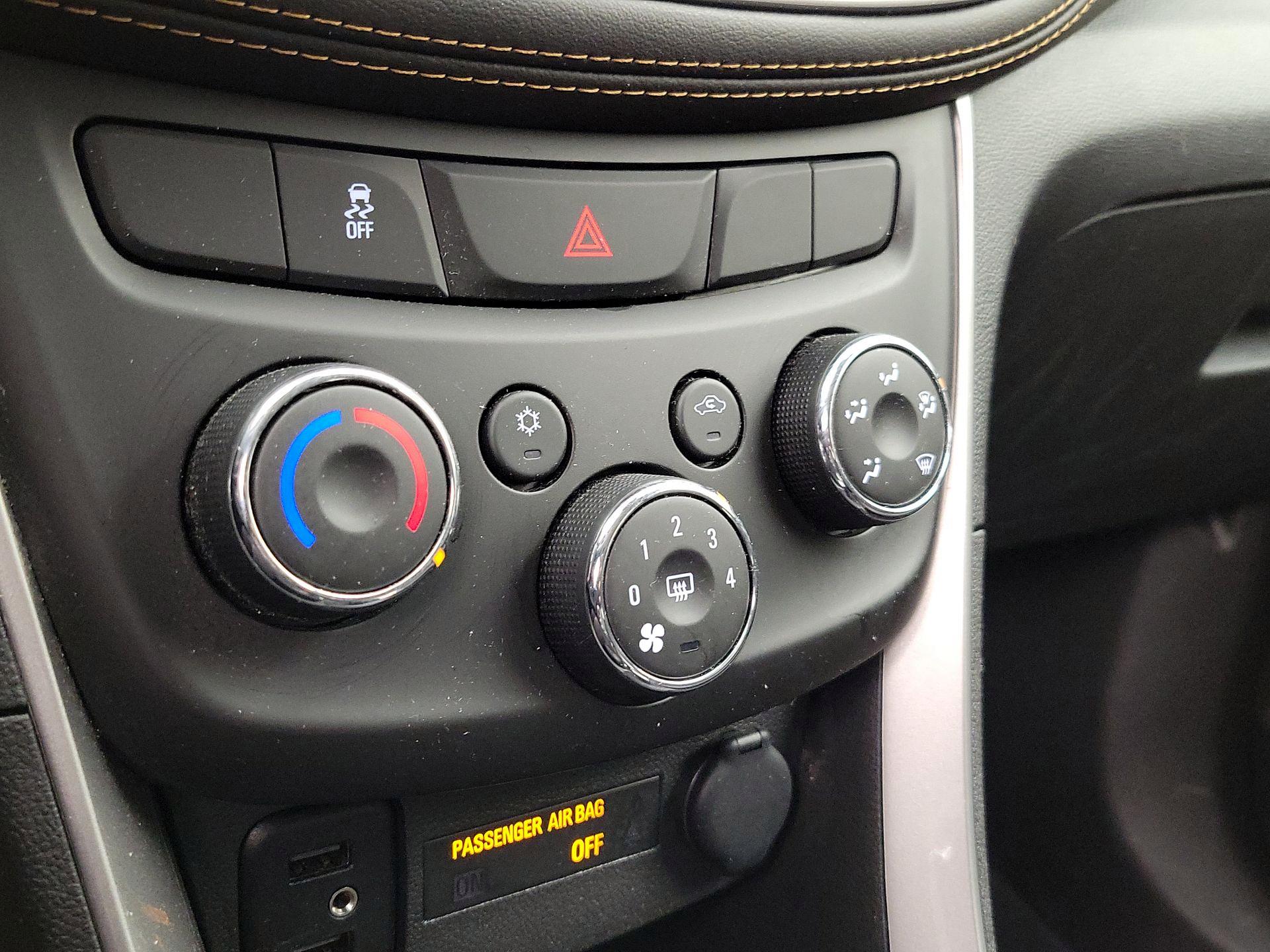 Thumbnail: 2022 Chevrolet Trax - 16