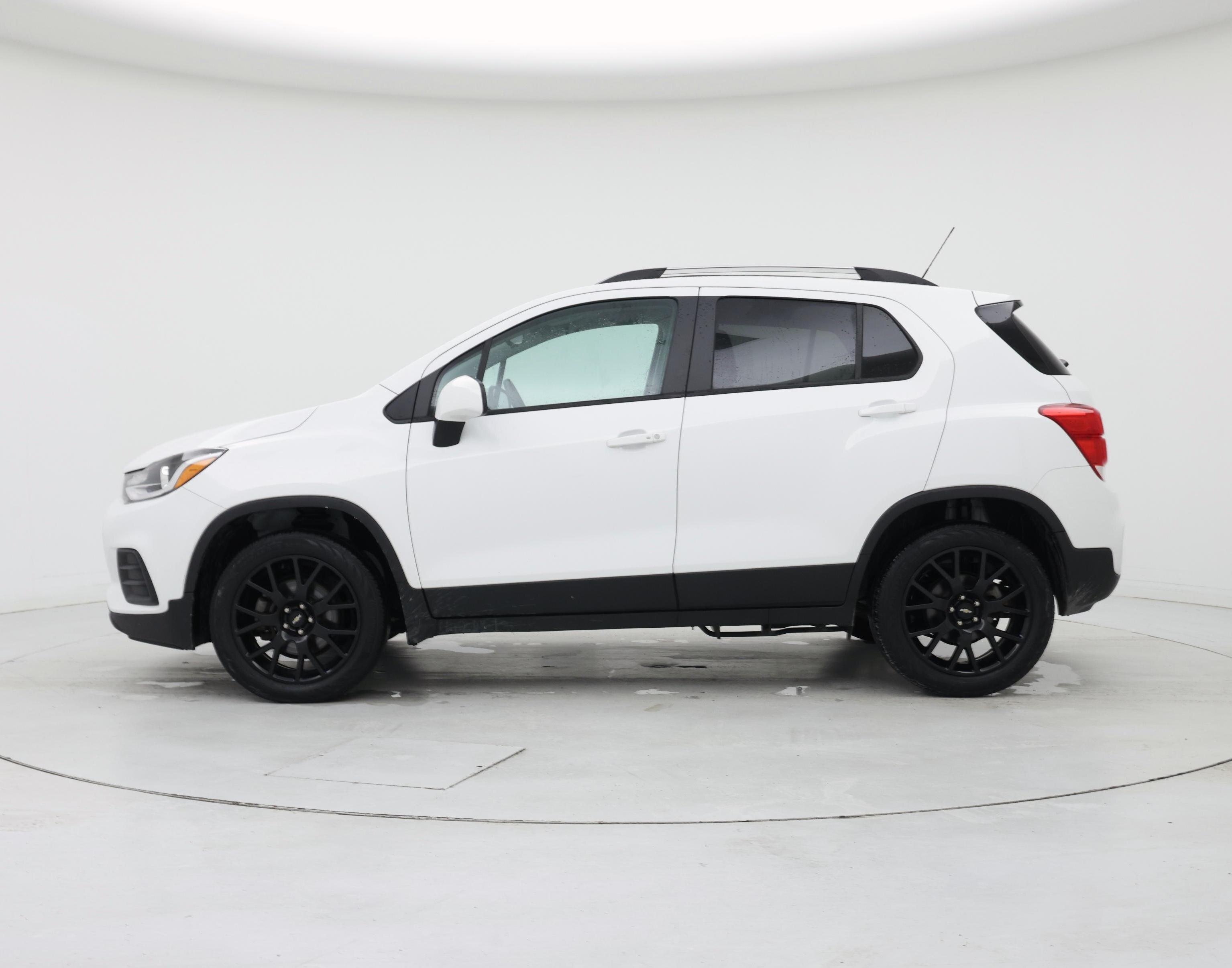 Thumbnail: 2022 Chevrolet Trax - 3