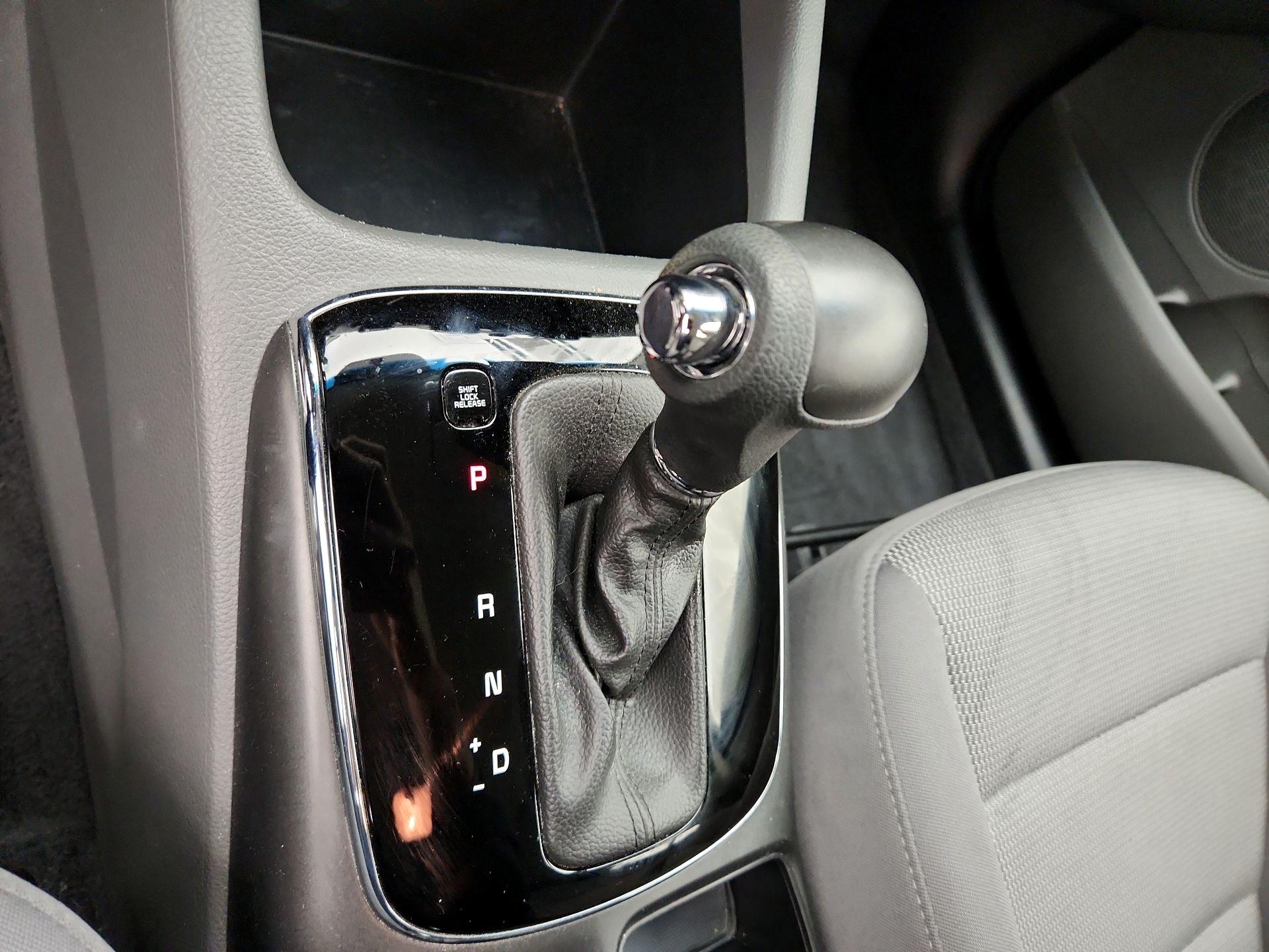 Thumbnail: 2018 Kia Forte - 16