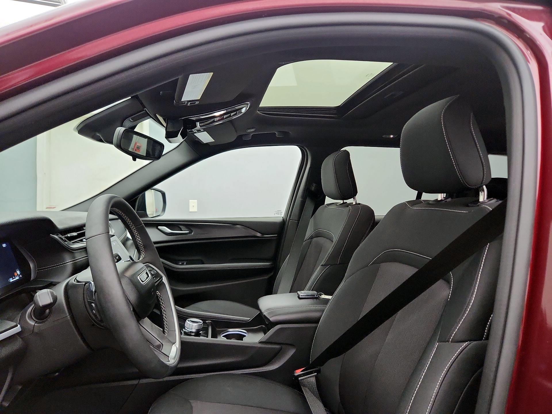 Thumbnail: 2024 Jeep Grand Cherokee - 19