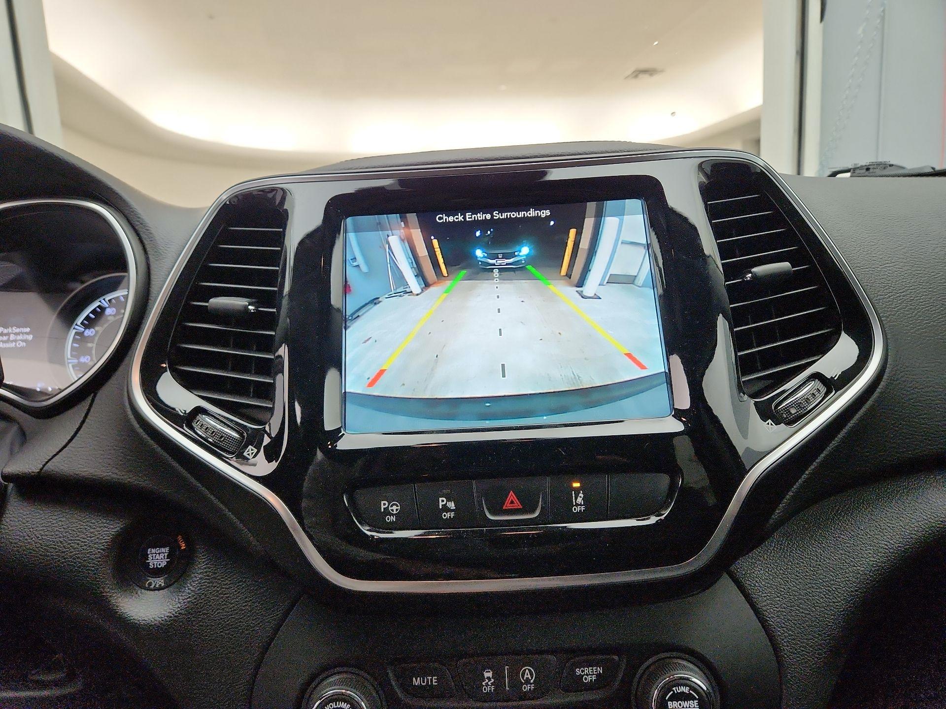 Thumbnail: 2019 Jeep Cherokee - 15