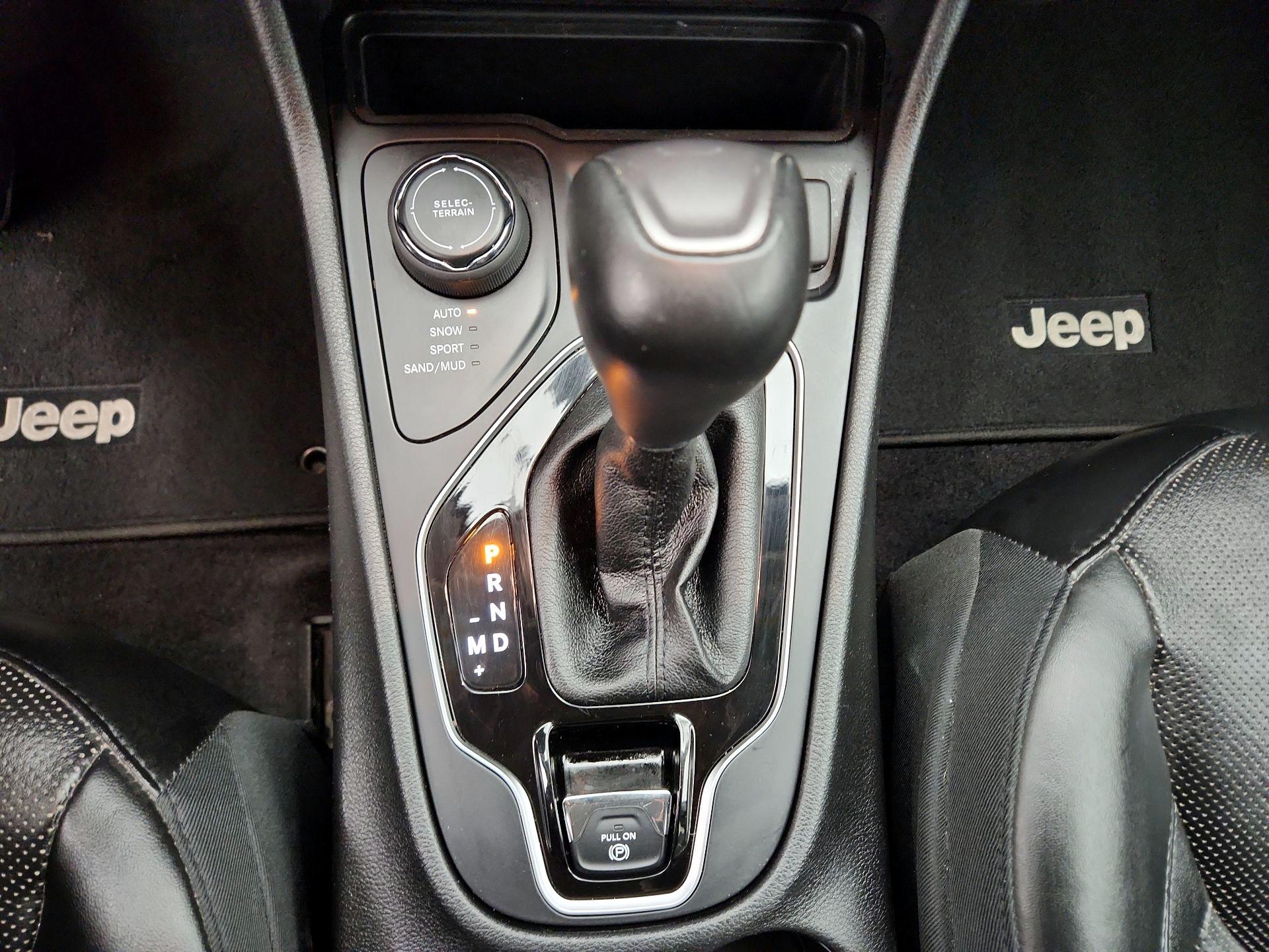 Thumbnail: 2019 Jeep Cherokee - 18