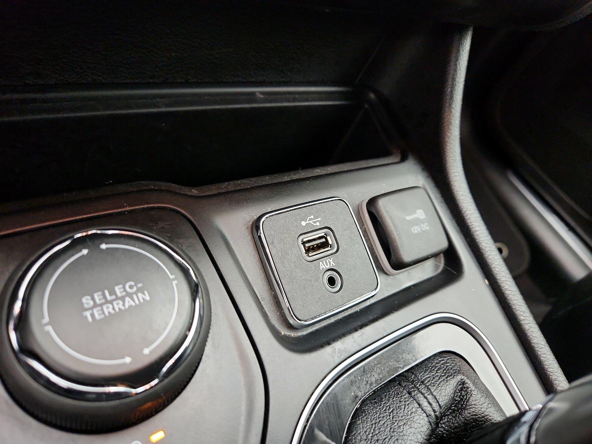 Thumbnail: 2019 Jeep Cherokee - 19