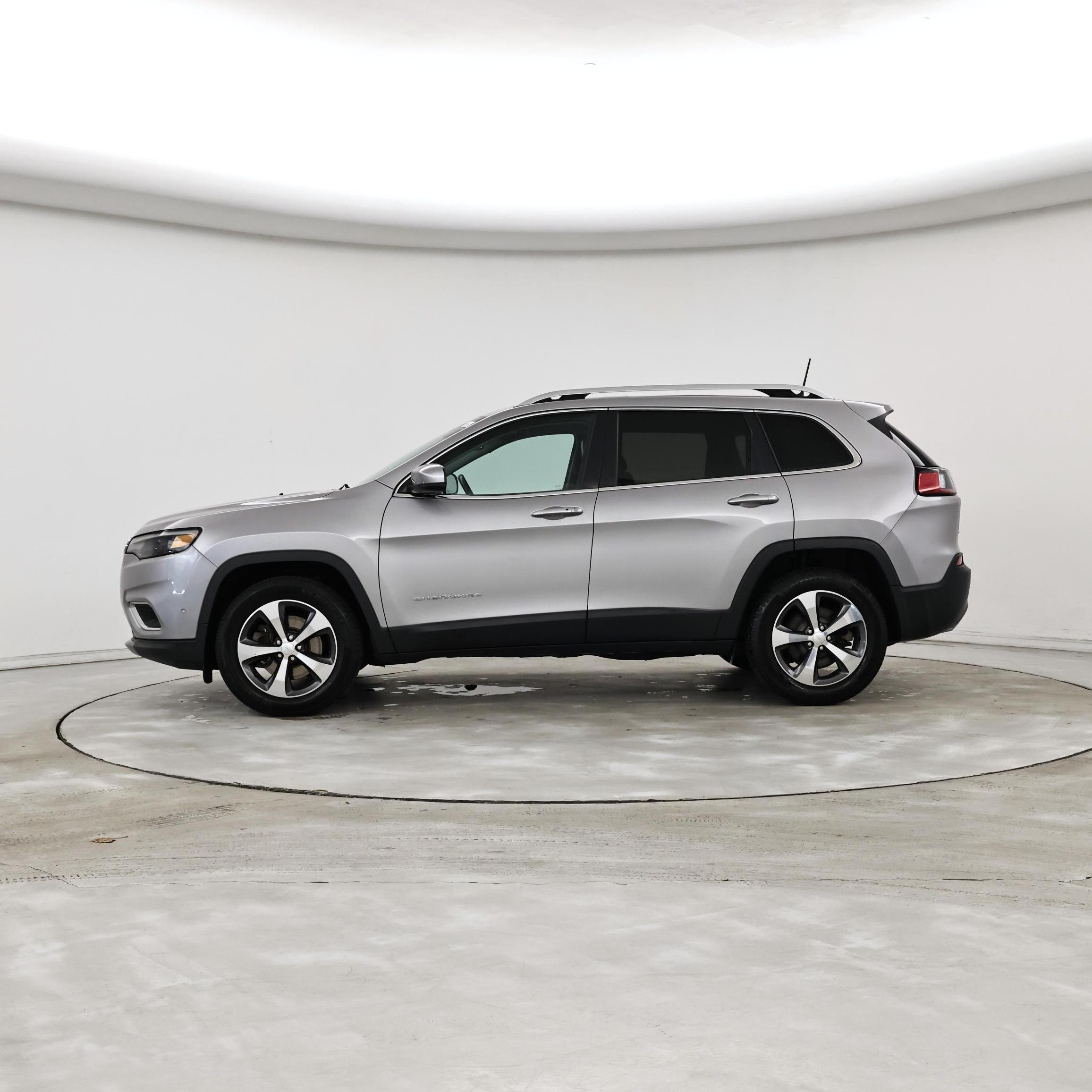 Thumbnail: 2019 Jeep Cherokee - 3