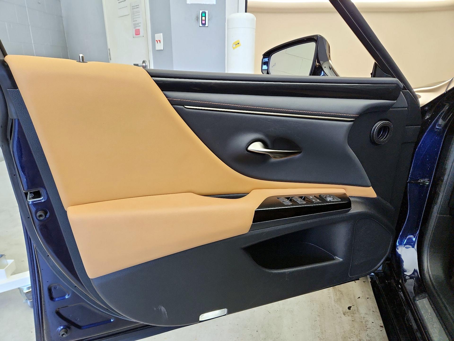 Thumbnail: 2022 Lexus ES - 12