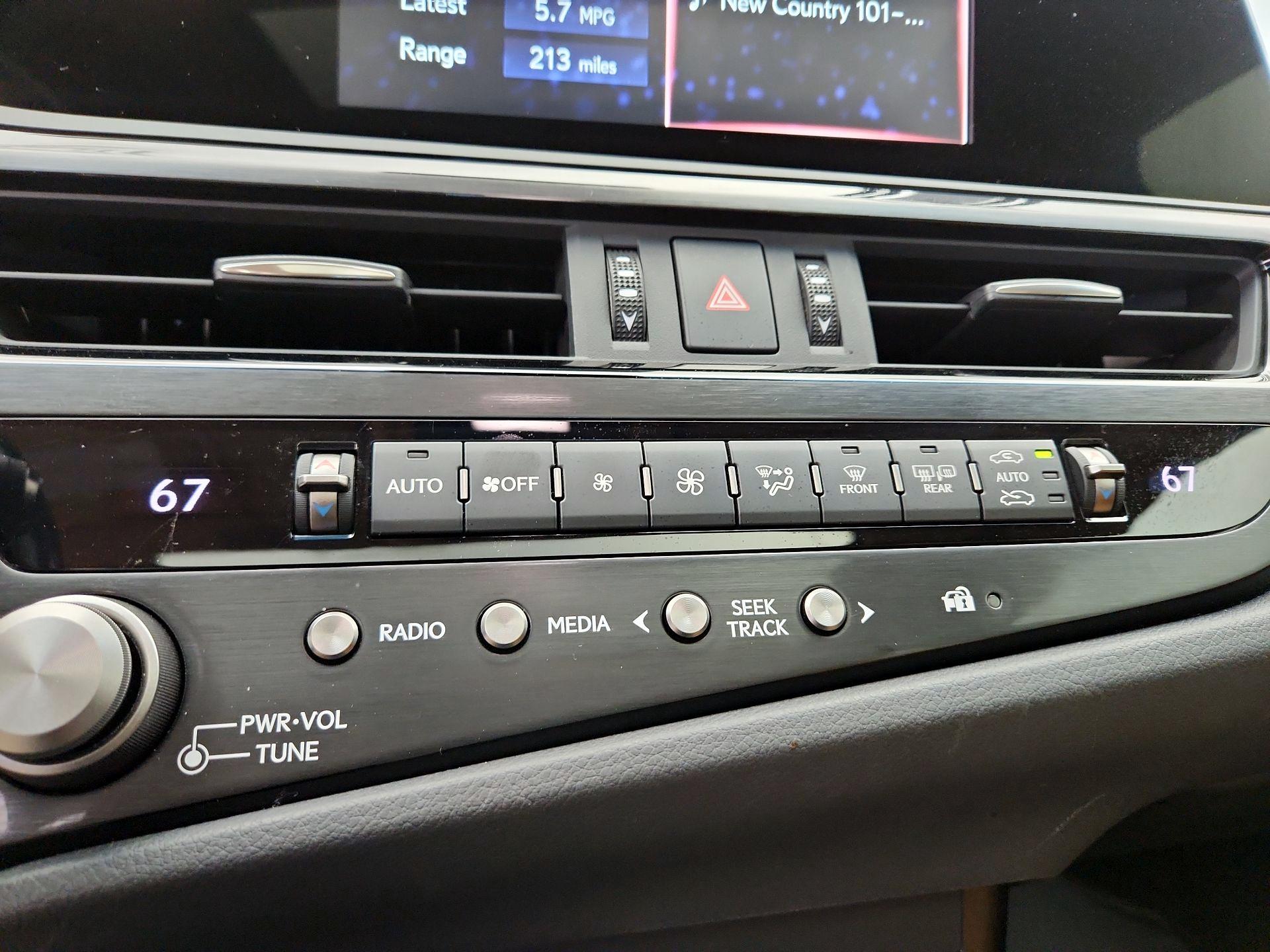 Thumbnail: 2022 Lexus ES - 16