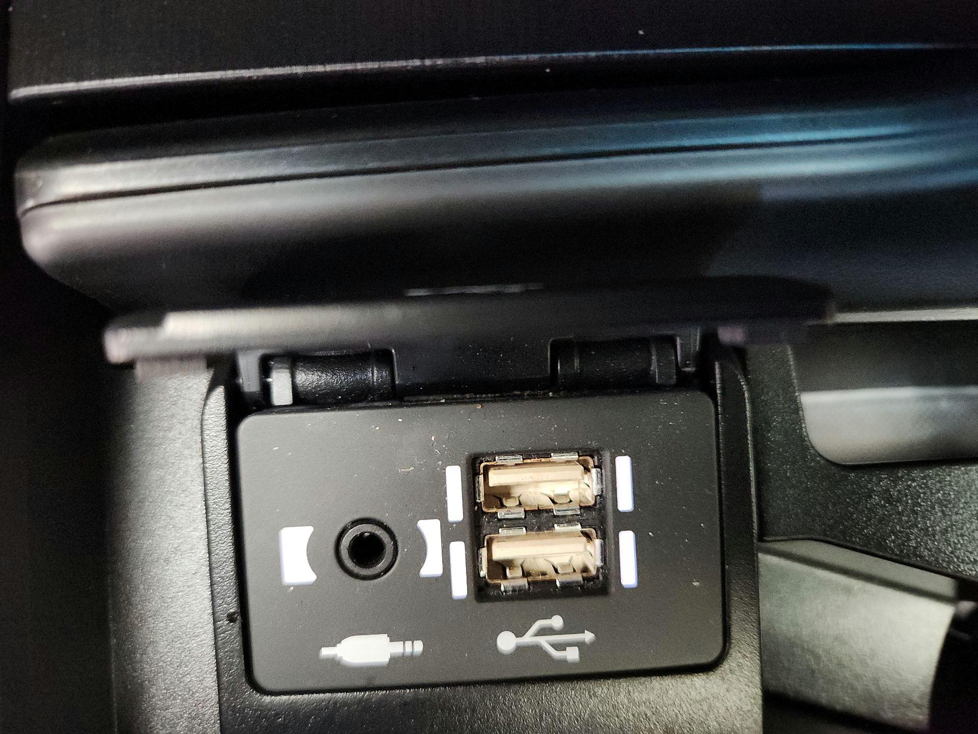 Thumbnail: 2022 Lexus ES - 18