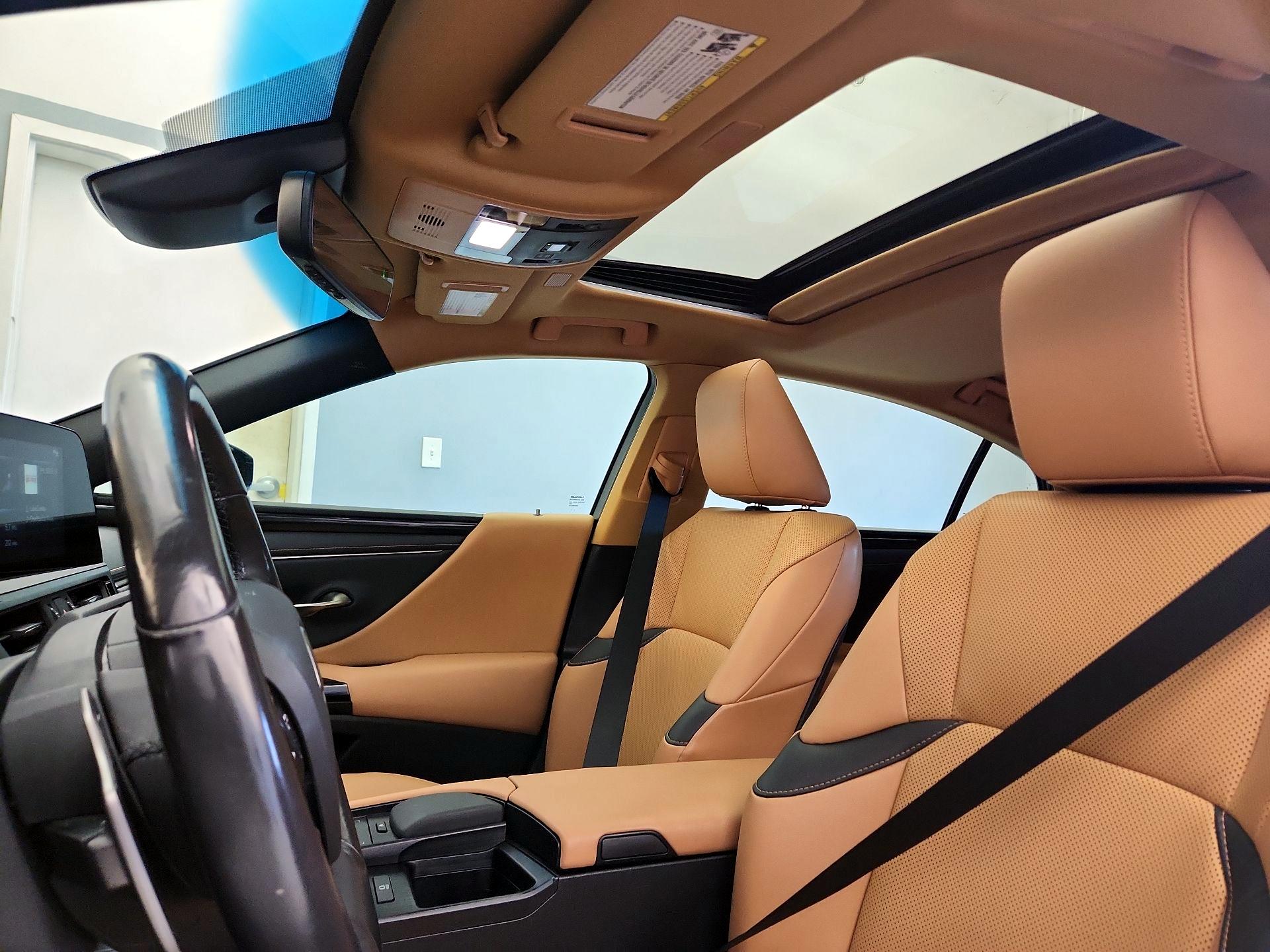 Thumbnail: 2022 Lexus ES - 19