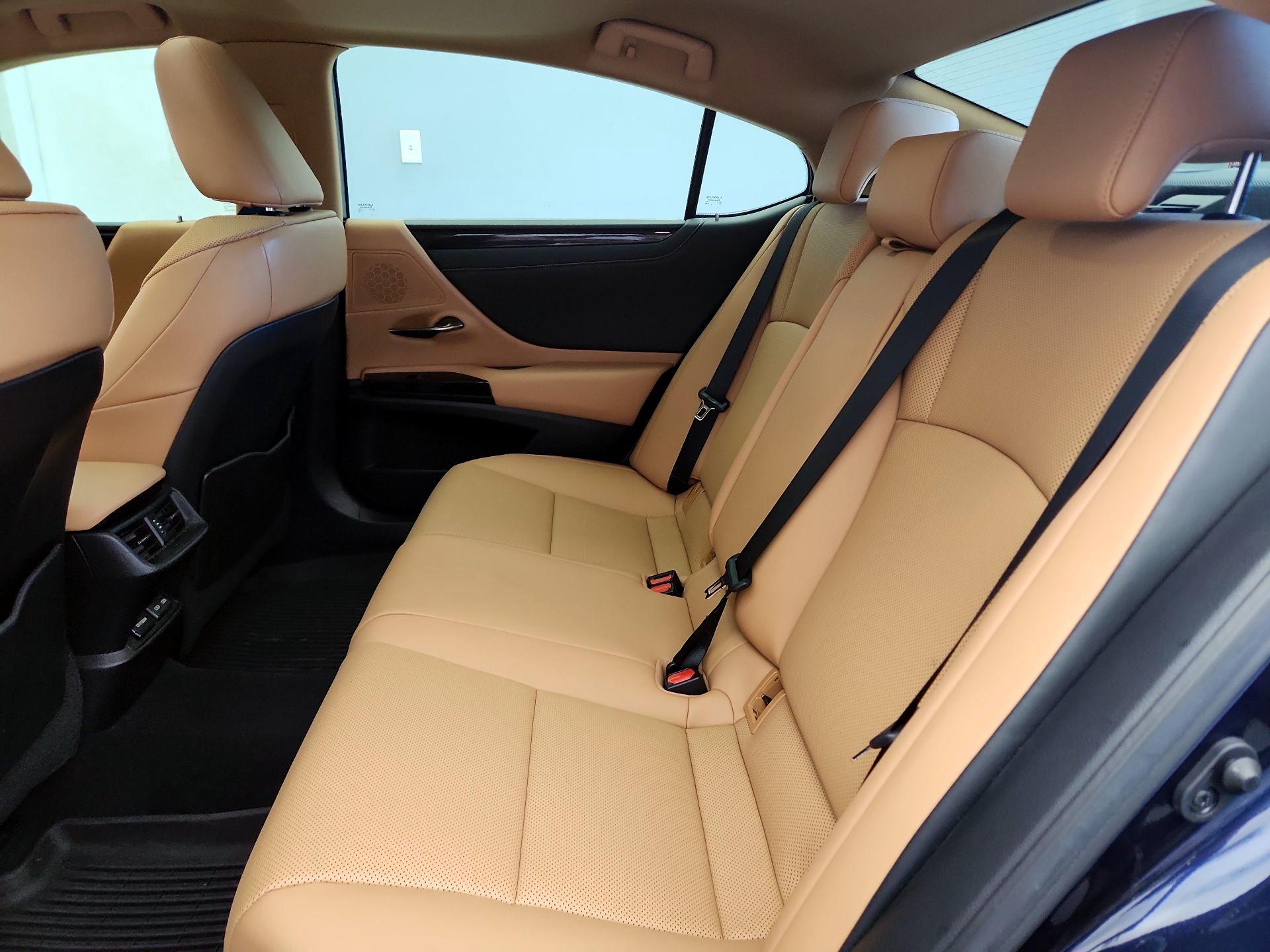 Thumbnail: 2022 Lexus ES - 20