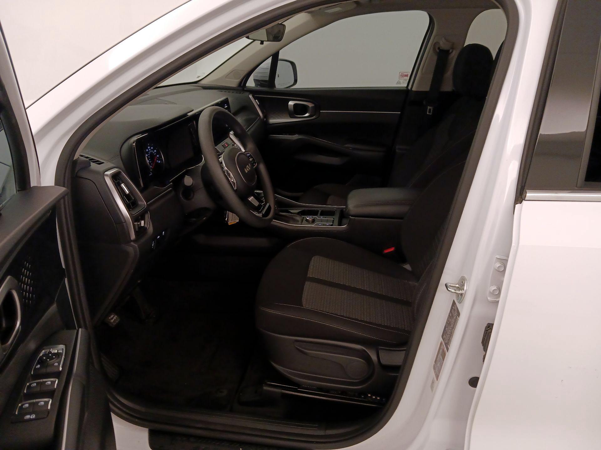 Thumbnail: 2023 Kia Sorento - 11