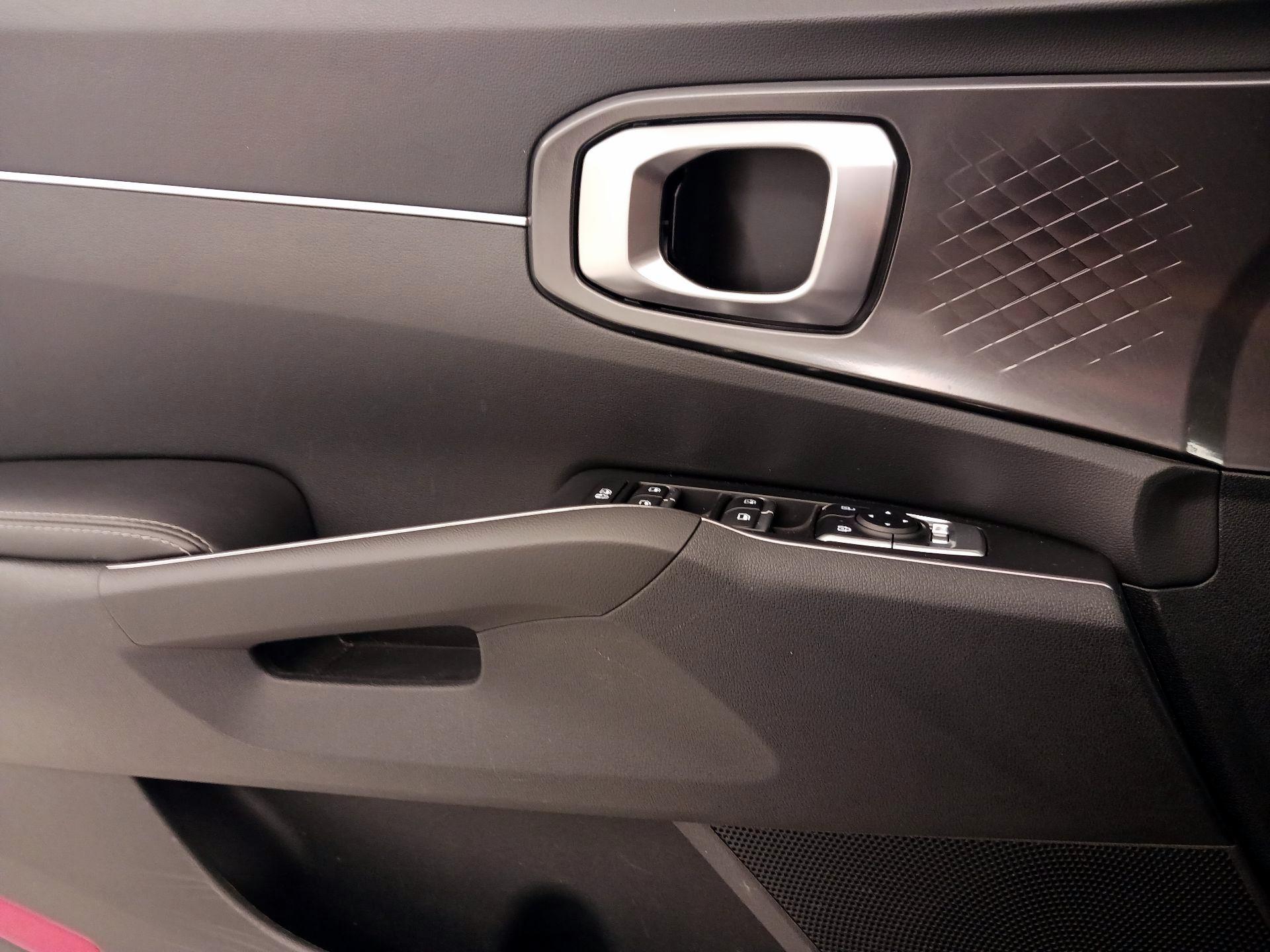 Thumbnail: 2023 Kia Sorento - 12