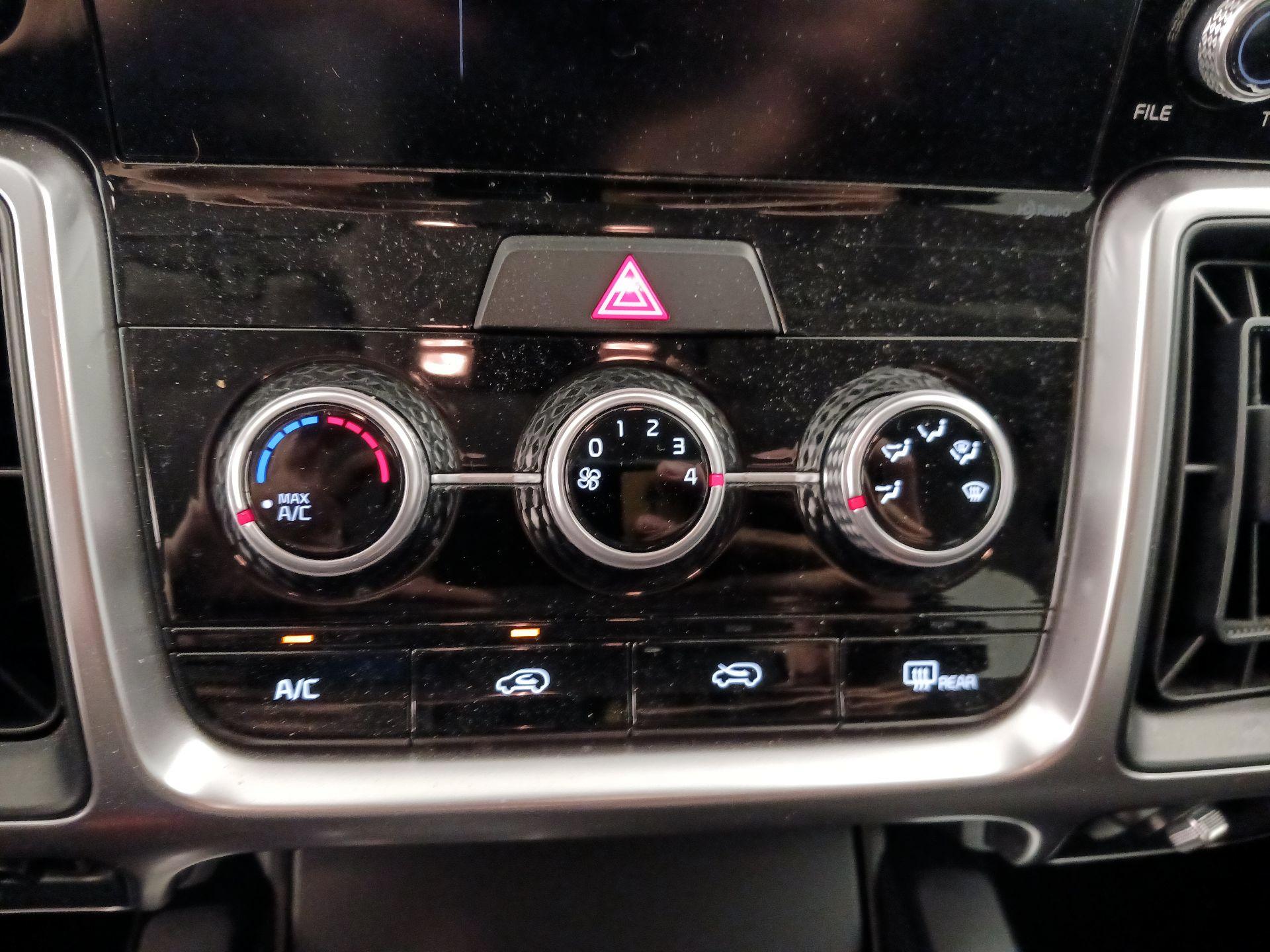 Thumbnail: 2023 Kia Sorento - 16