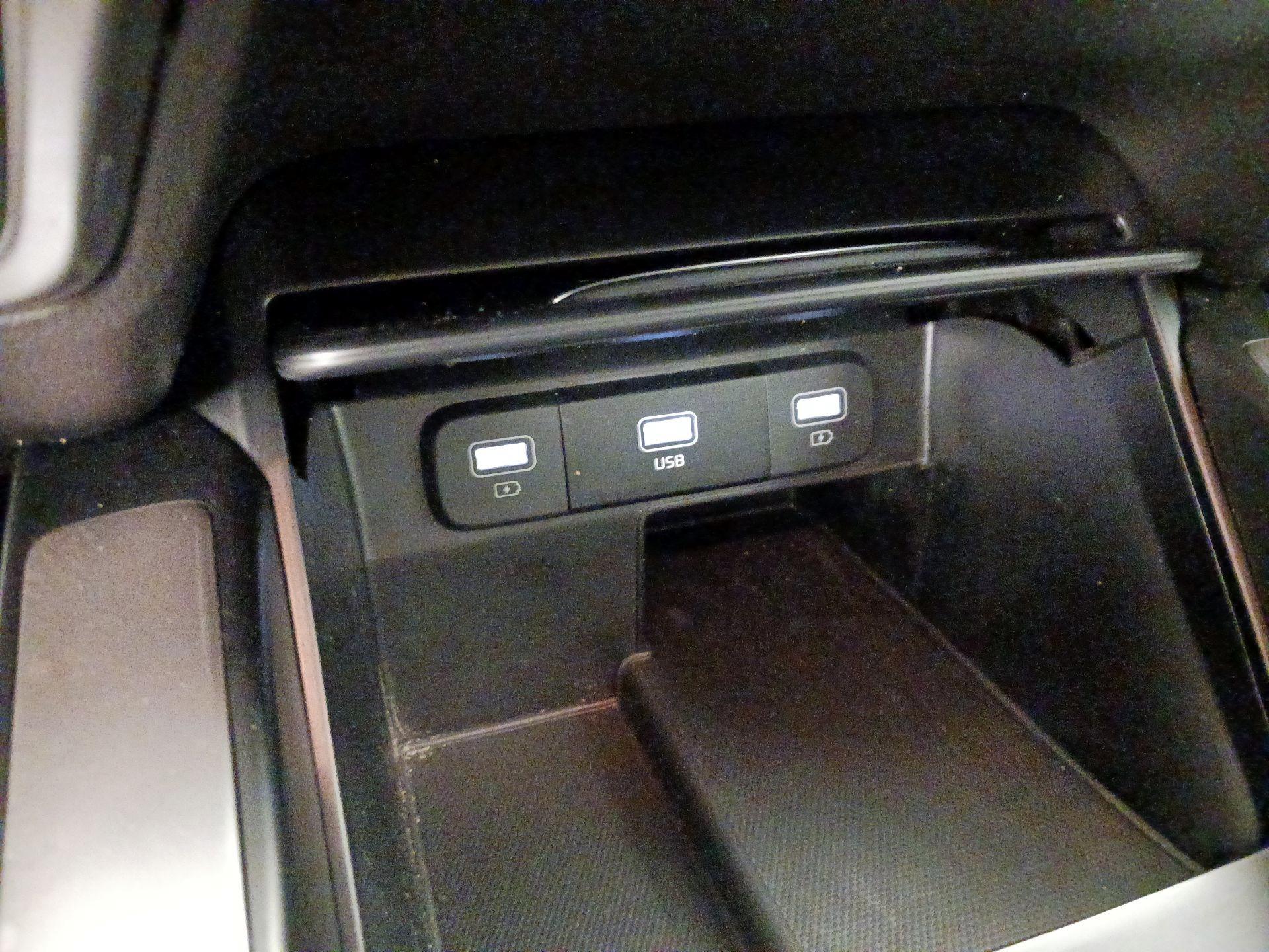 Thumbnail: 2023 Kia Sorento - 18