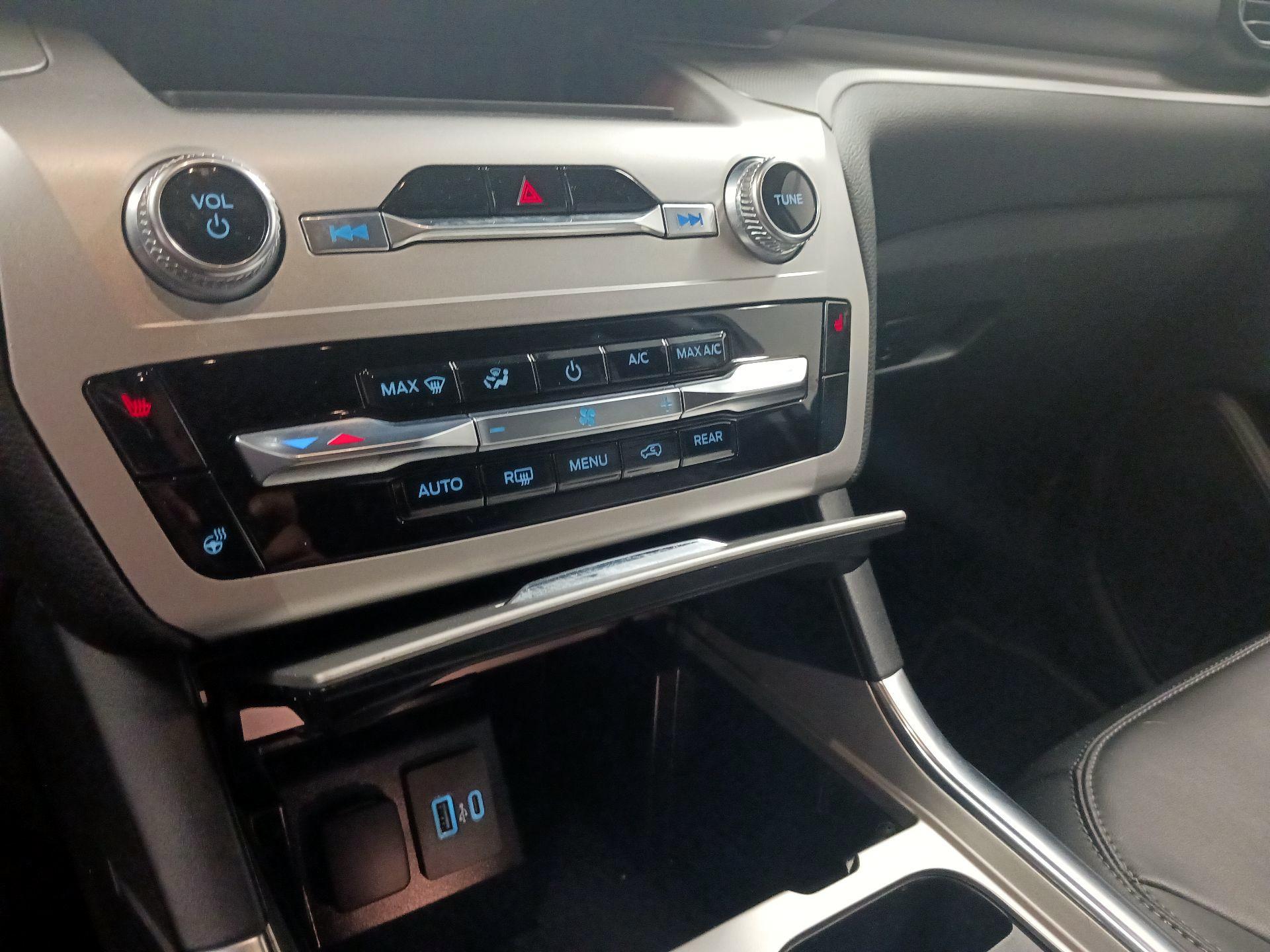 Thumbnail: 2022 Ford Explorer - 15