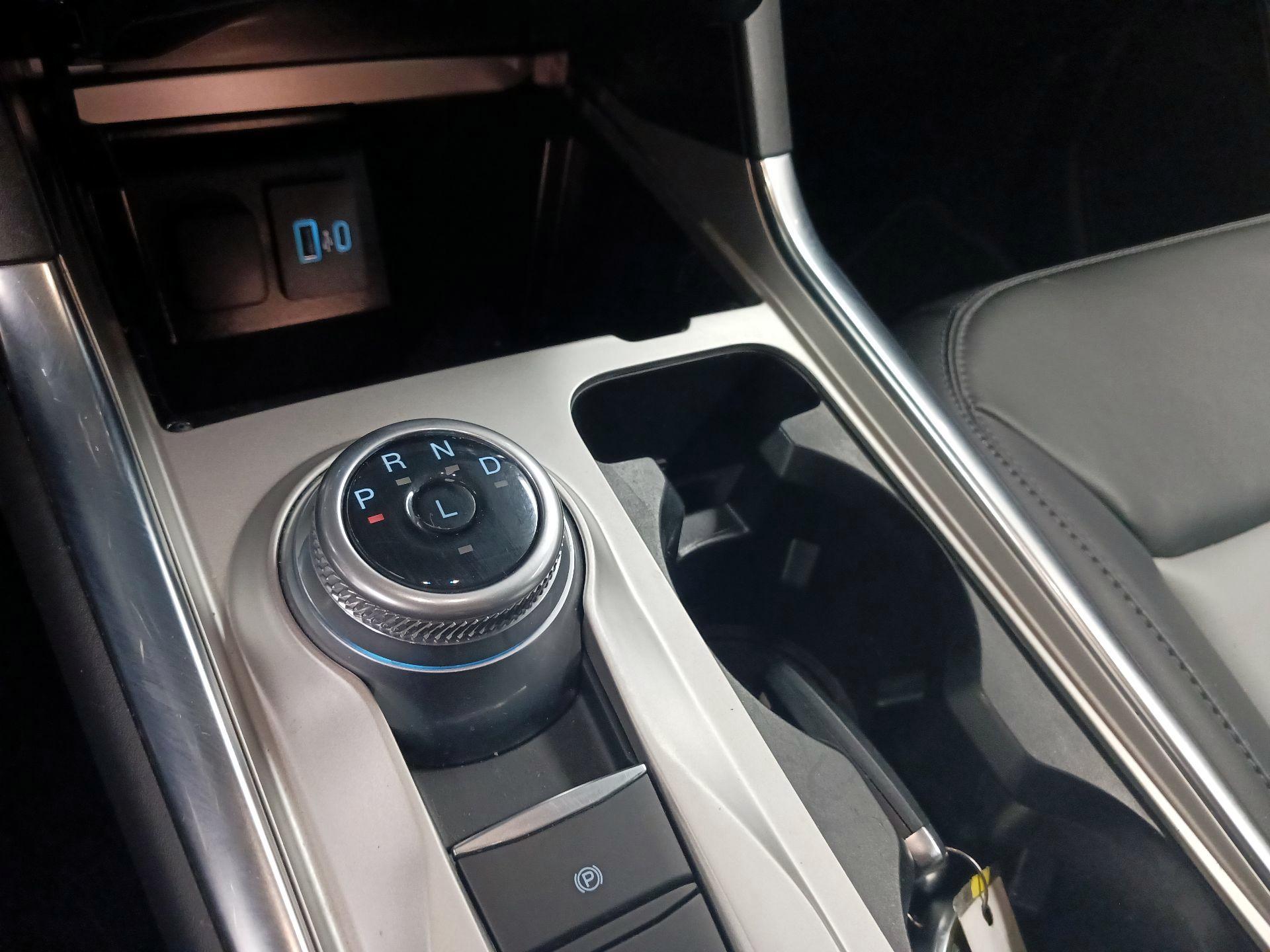 Thumbnail: 2022 Ford Explorer - 16