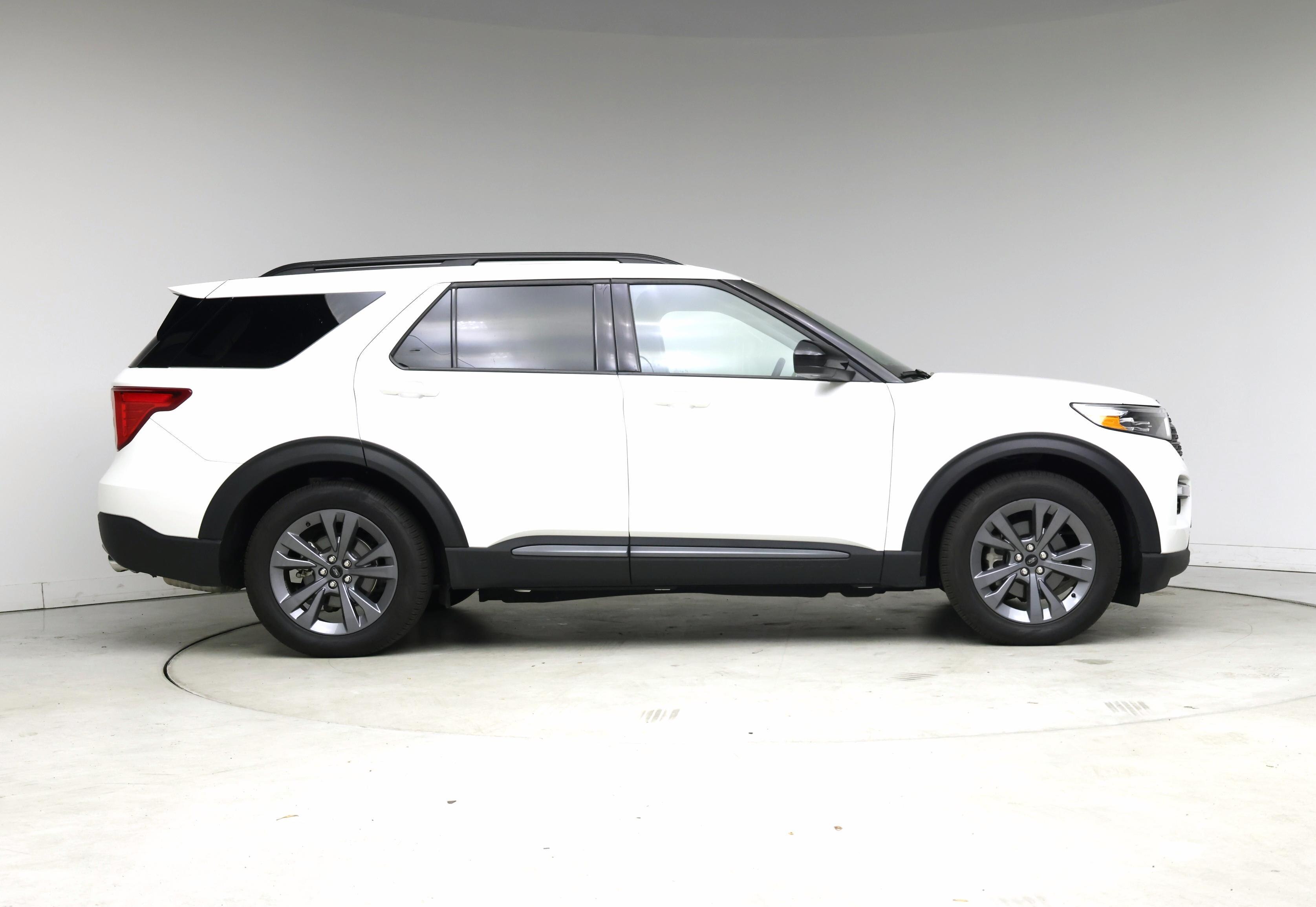 Thumbnail: 2022 Ford Explorer - 7