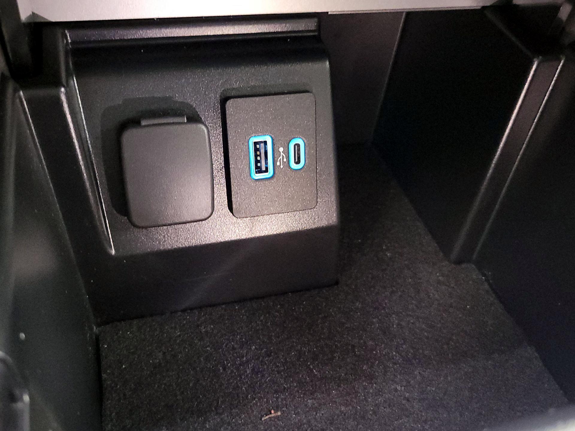 Thumbnail: 2021 Ford Explorer - 19