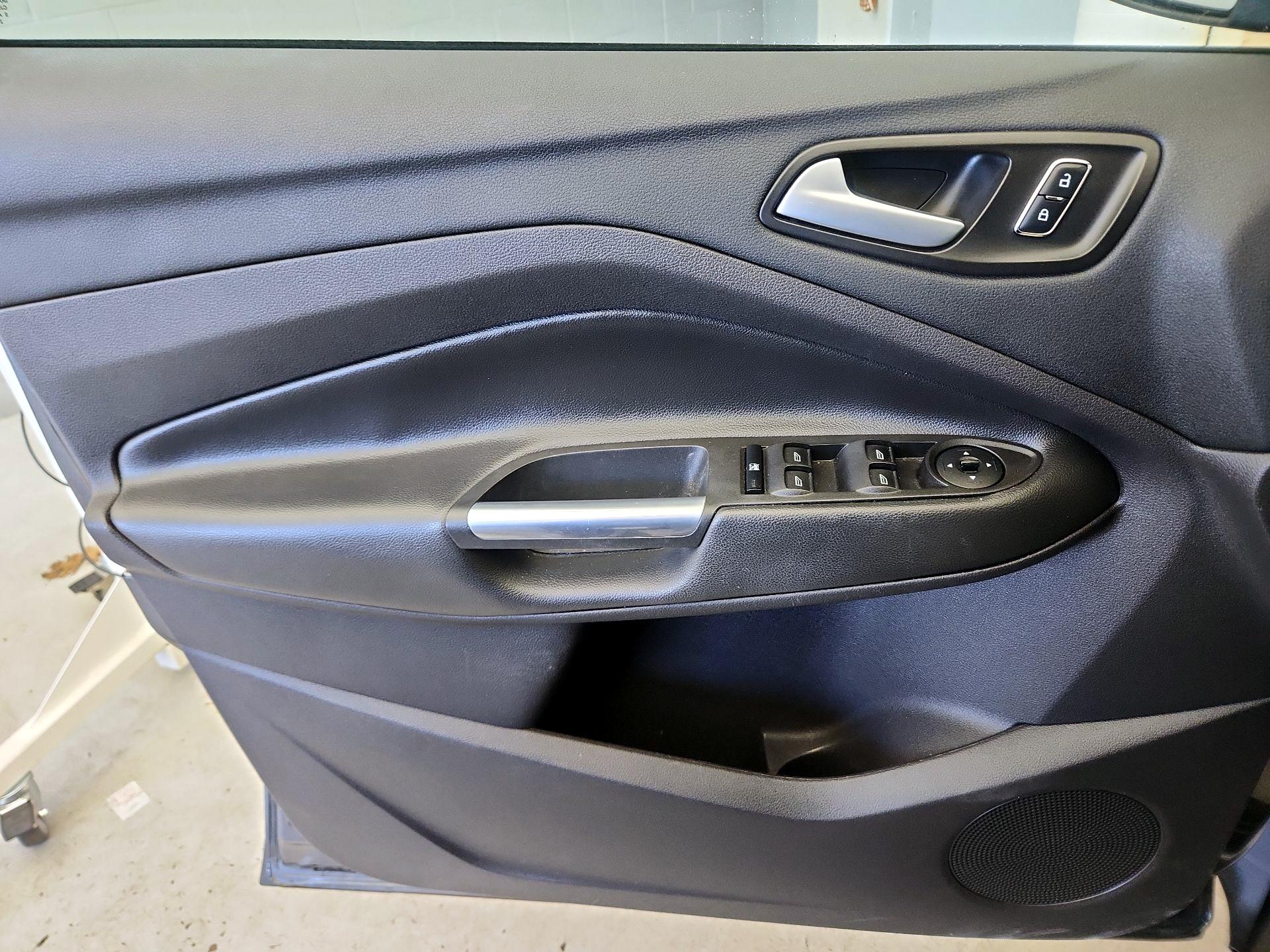 Thumbnail: 2016 Ford Escape - 12