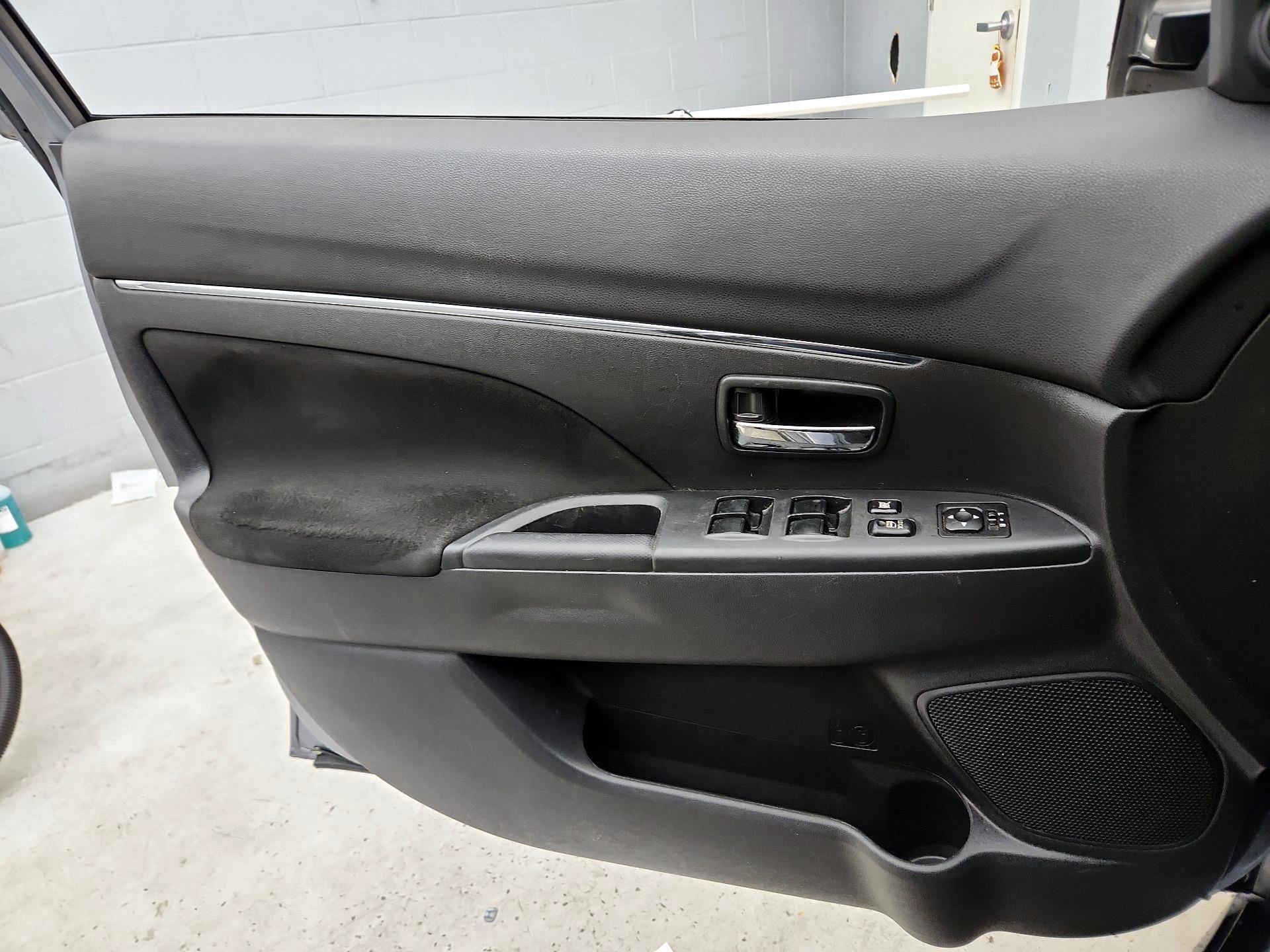 Thumbnail: 2017 Mitsubishi Outlander Sport - 12