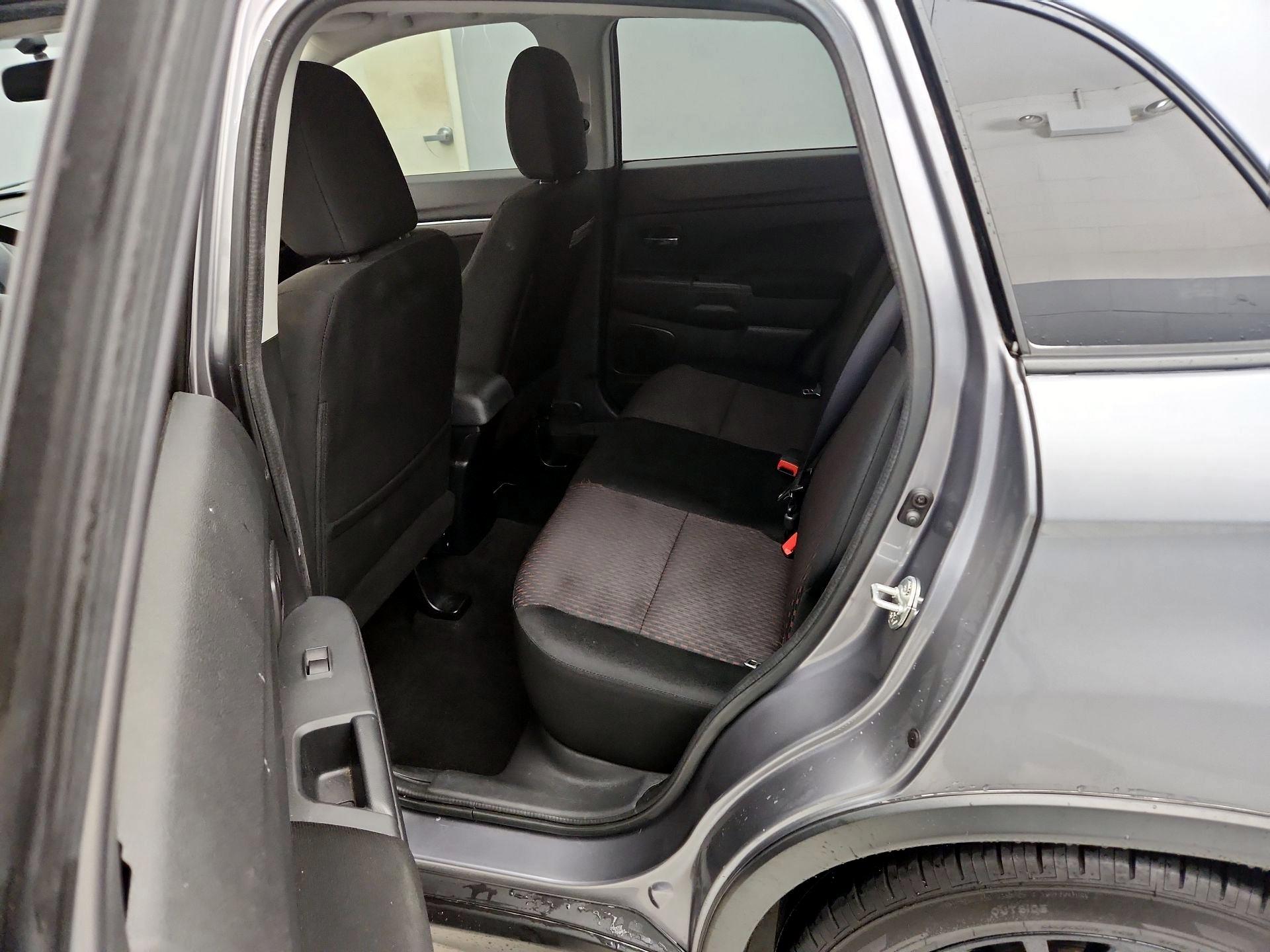 Thumbnail: 2017 Mitsubishi Outlander Sport - 19