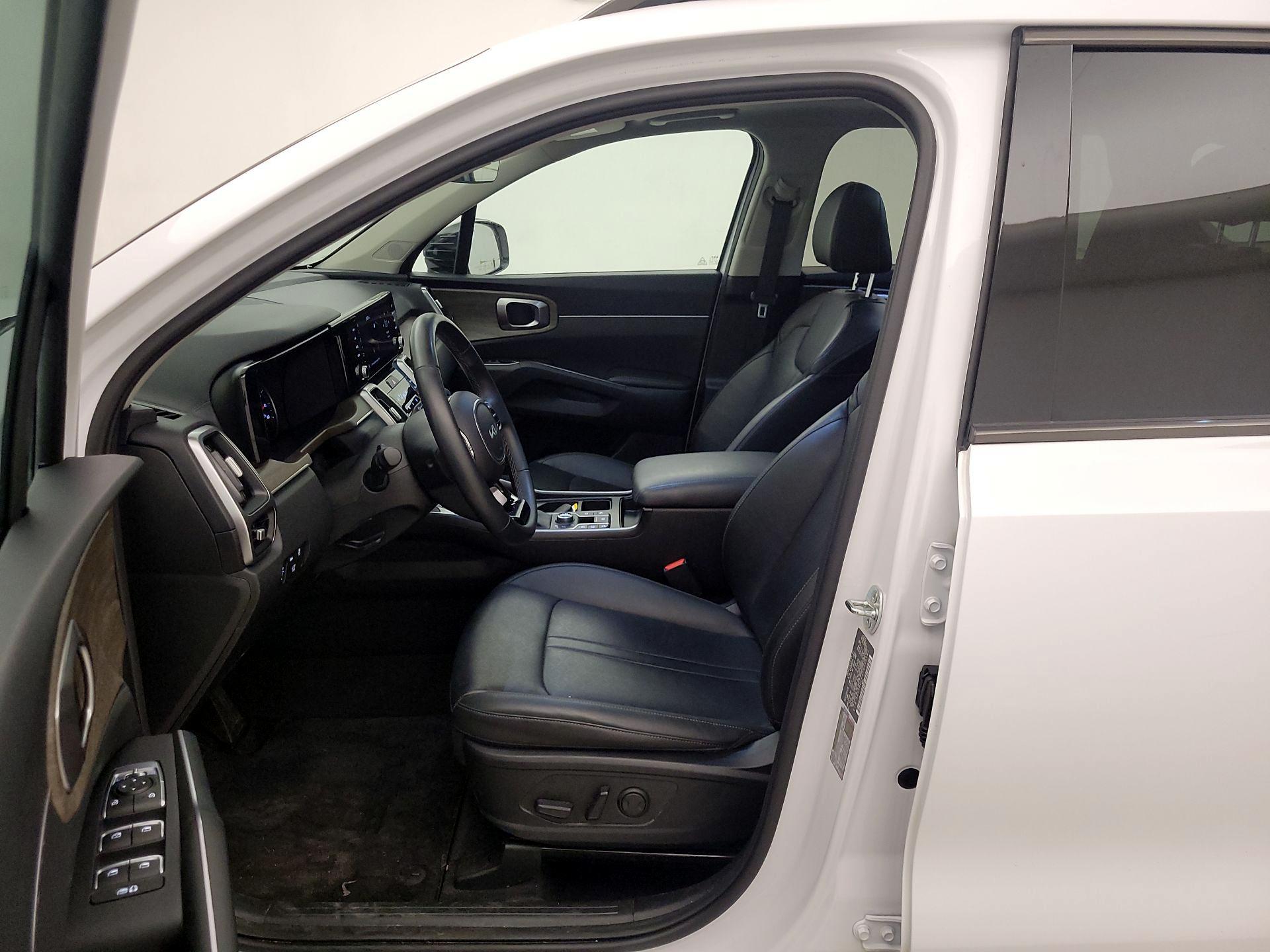 Thumbnail: 2023 Kia Sorento - 11