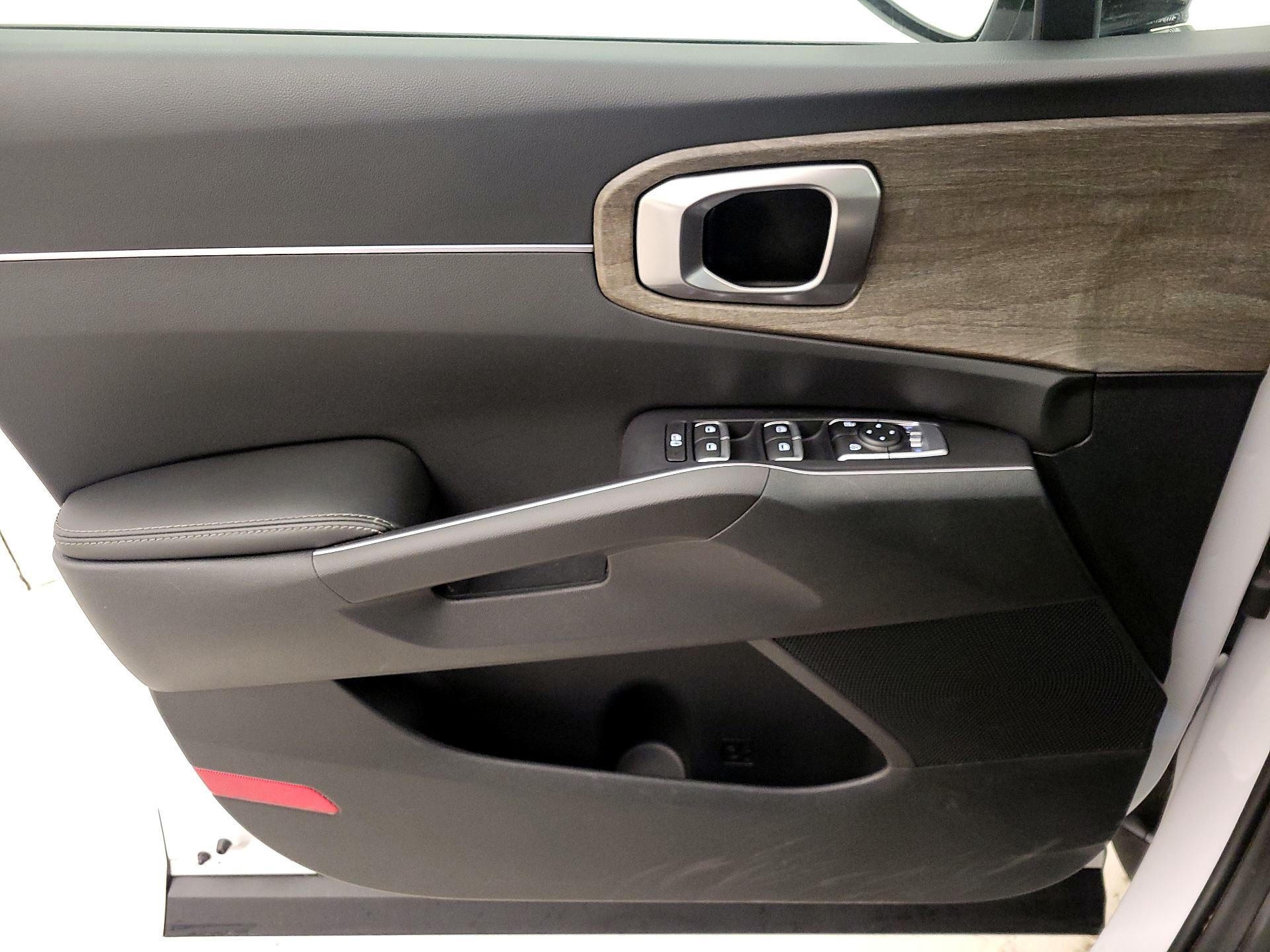 Thumbnail: 2023 Kia Sorento - 12