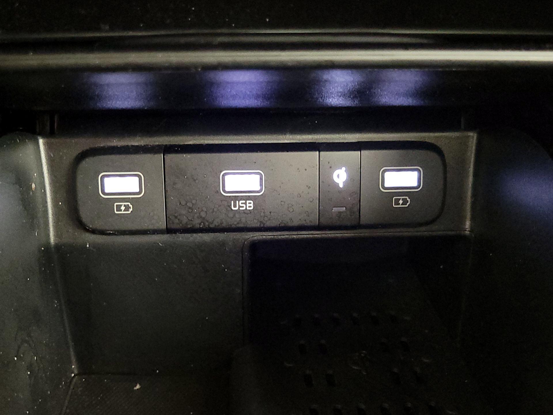 Thumbnail: 2023 Kia Sorento - 19