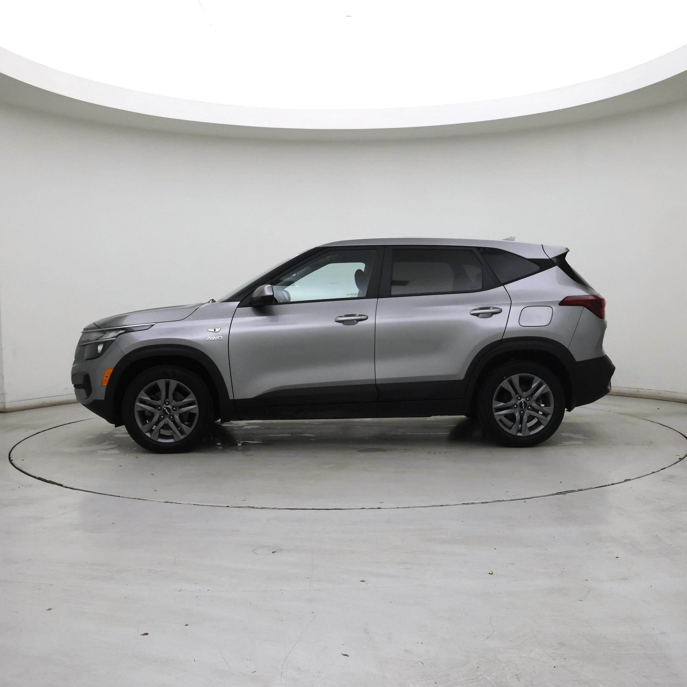 Thumbnail: 2023 Kia Seltos - 3