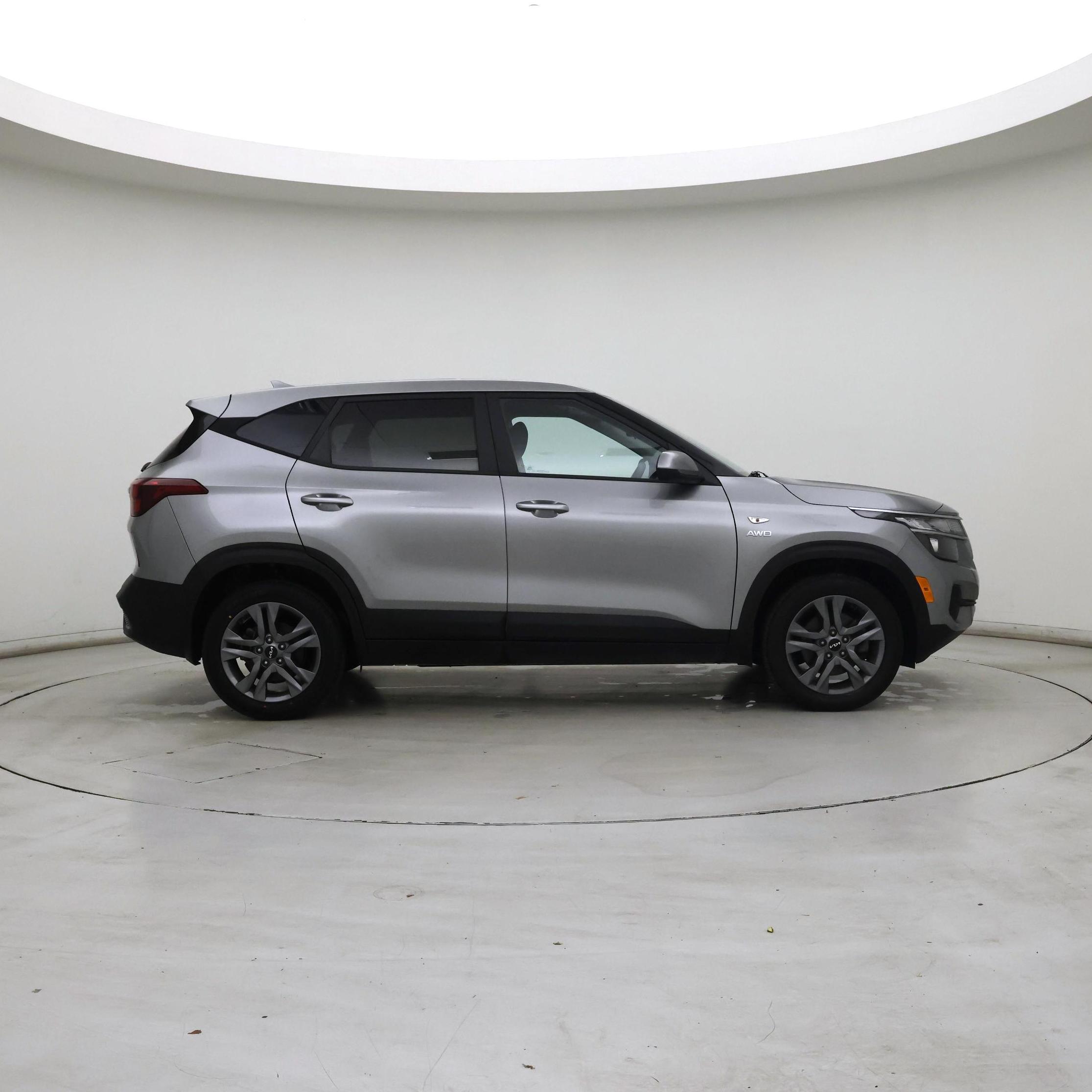 Thumbnail: 2023 Kia Seltos - 7