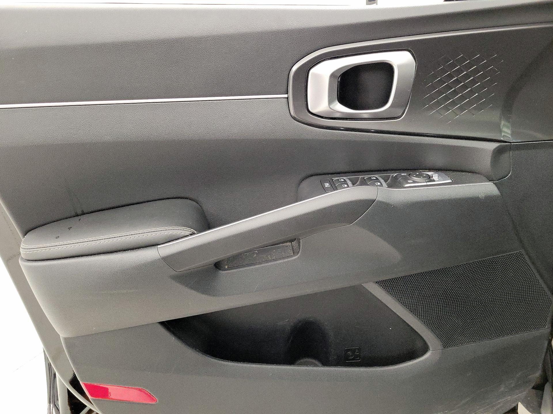 Thumbnail: 2023 Kia Sorento - 12