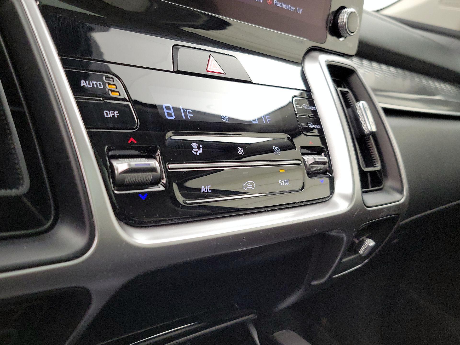 Thumbnail: 2023 Kia Sorento - 17