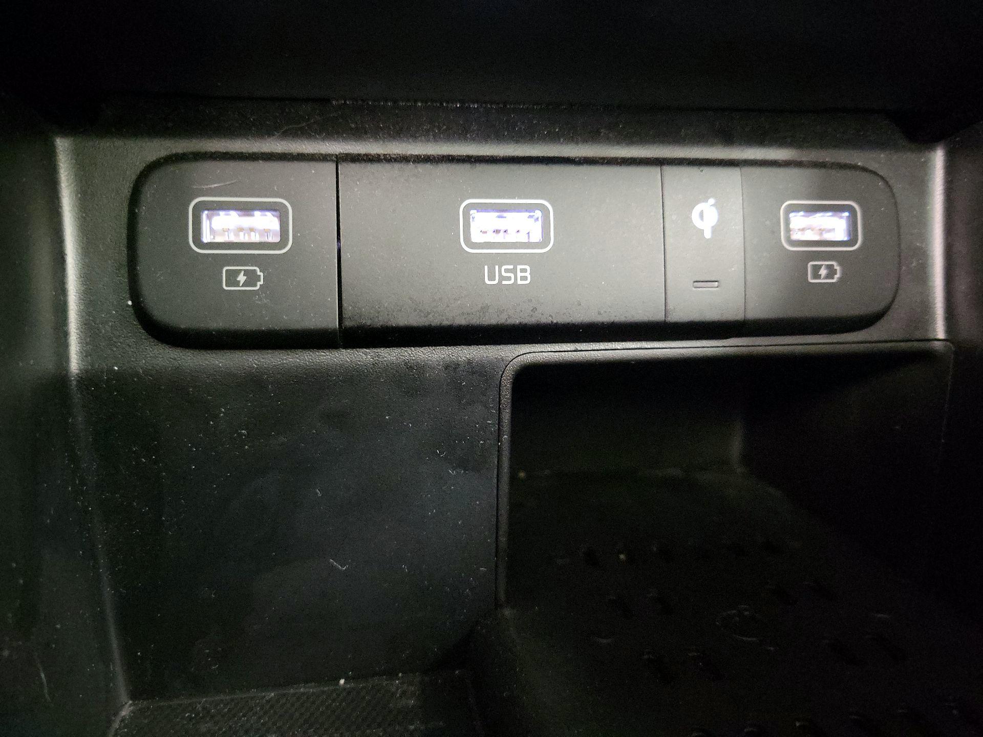 Thumbnail: 2023 Kia Sorento - 19