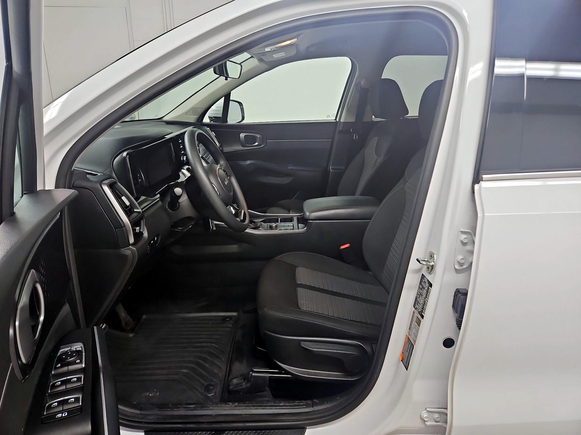 Thumbnail: 2023 Kia Sorento - 11