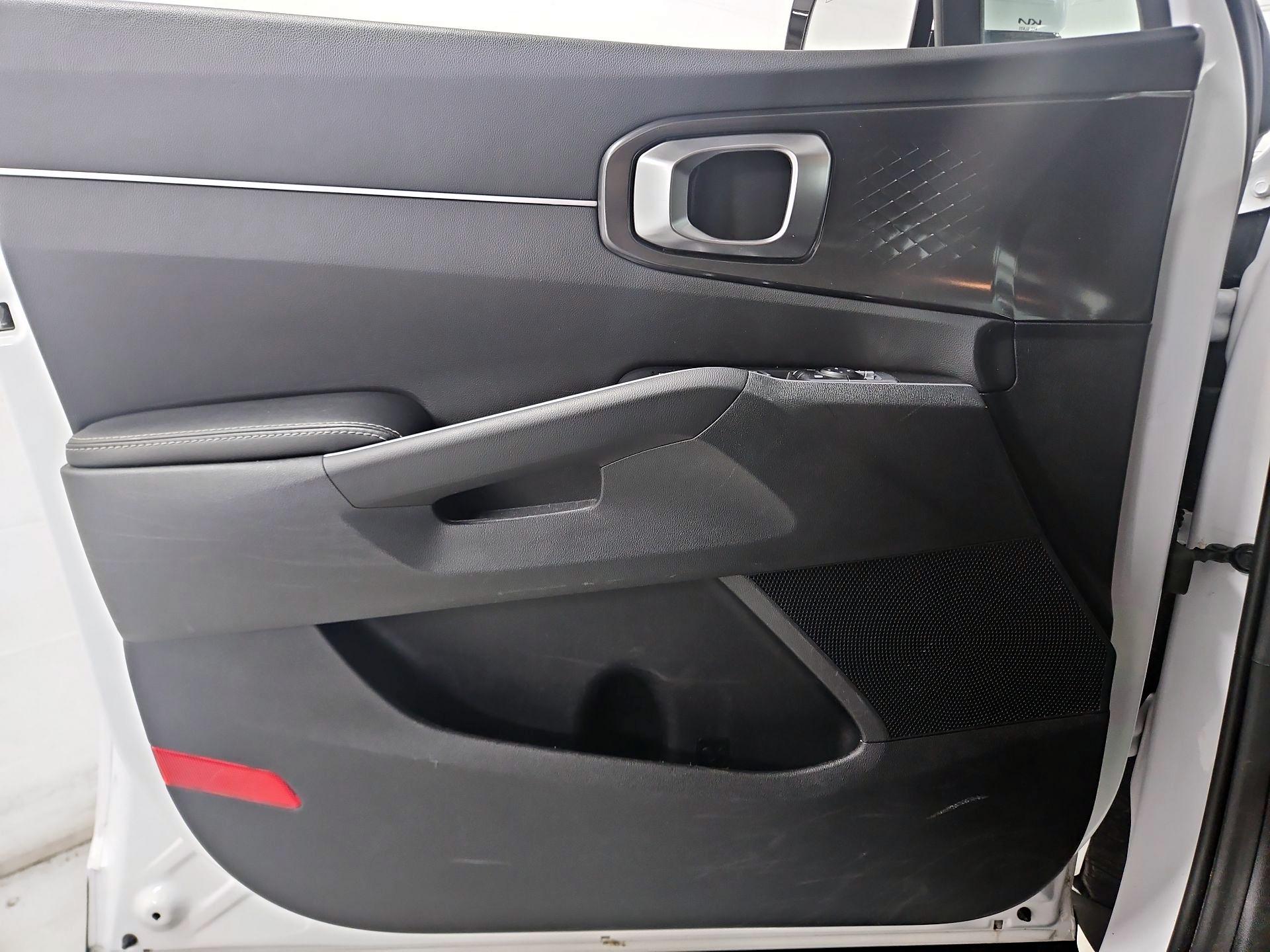 Thumbnail: 2023 Kia Sorento - 12