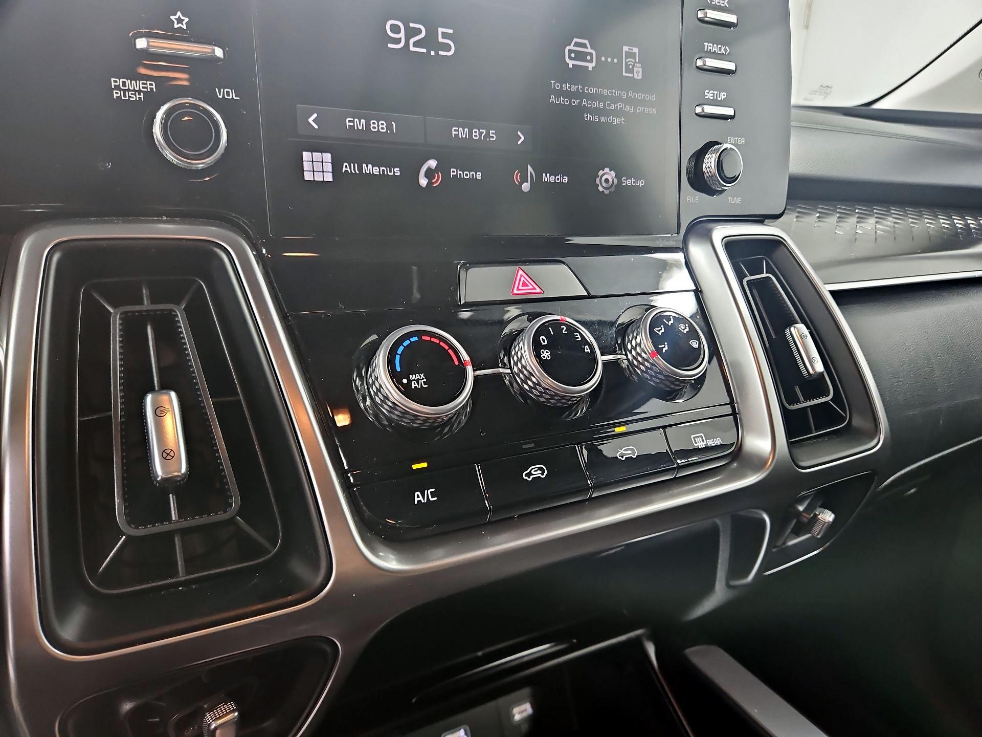 Thumbnail: 2023 Kia Sorento - 16