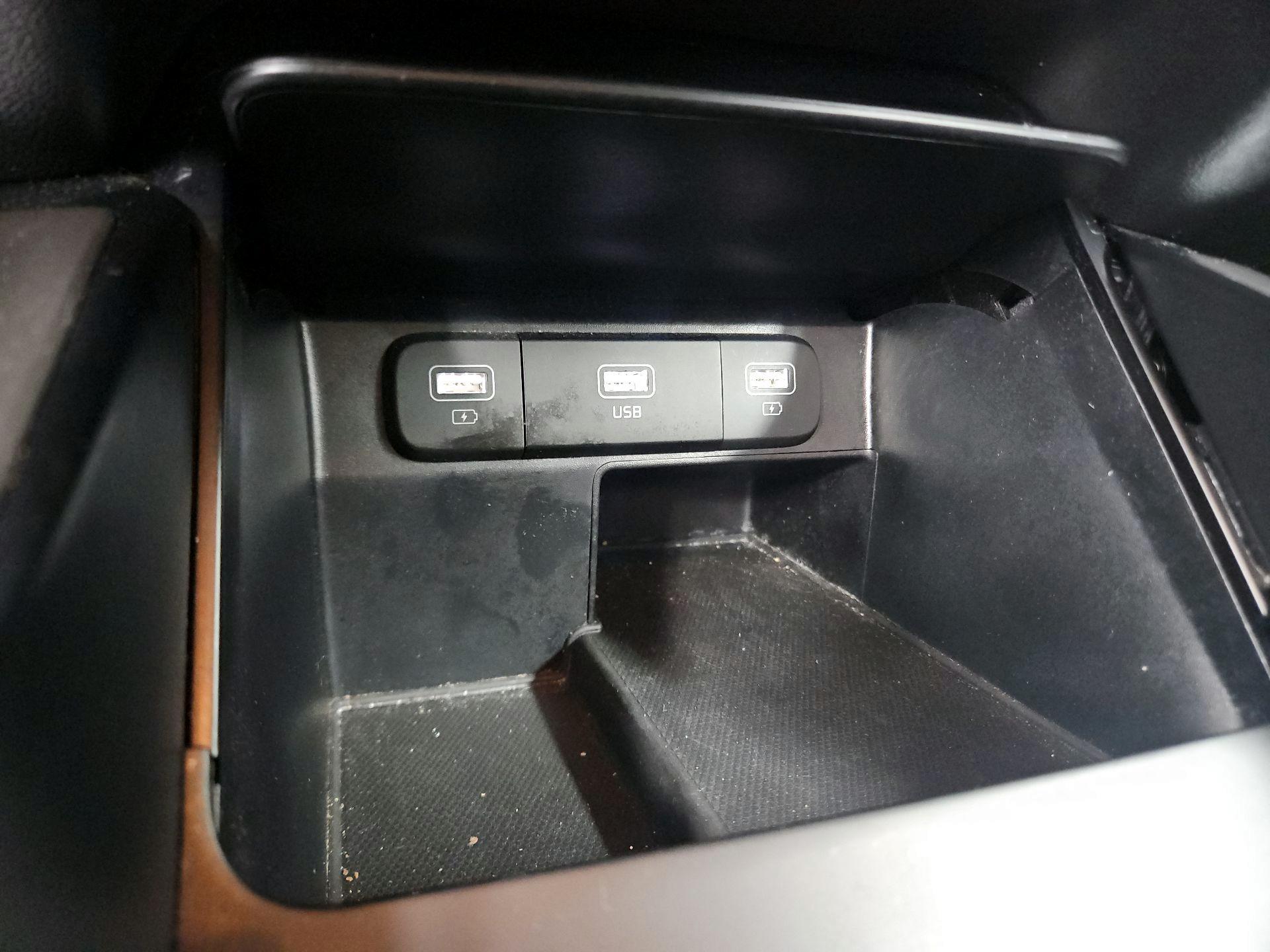 Thumbnail: 2023 Kia Sorento - 18